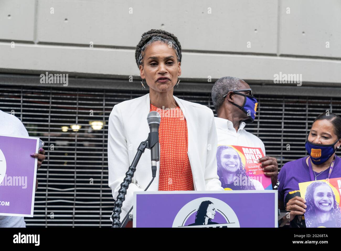 New York, NY - 8 giugno 2021: Maya Wiley candidato mayoral tiene una conferenza stampa per annunciare il piano universale di copertura sanitaria al Montefiore Medical Center nel Bronx Foto Stock