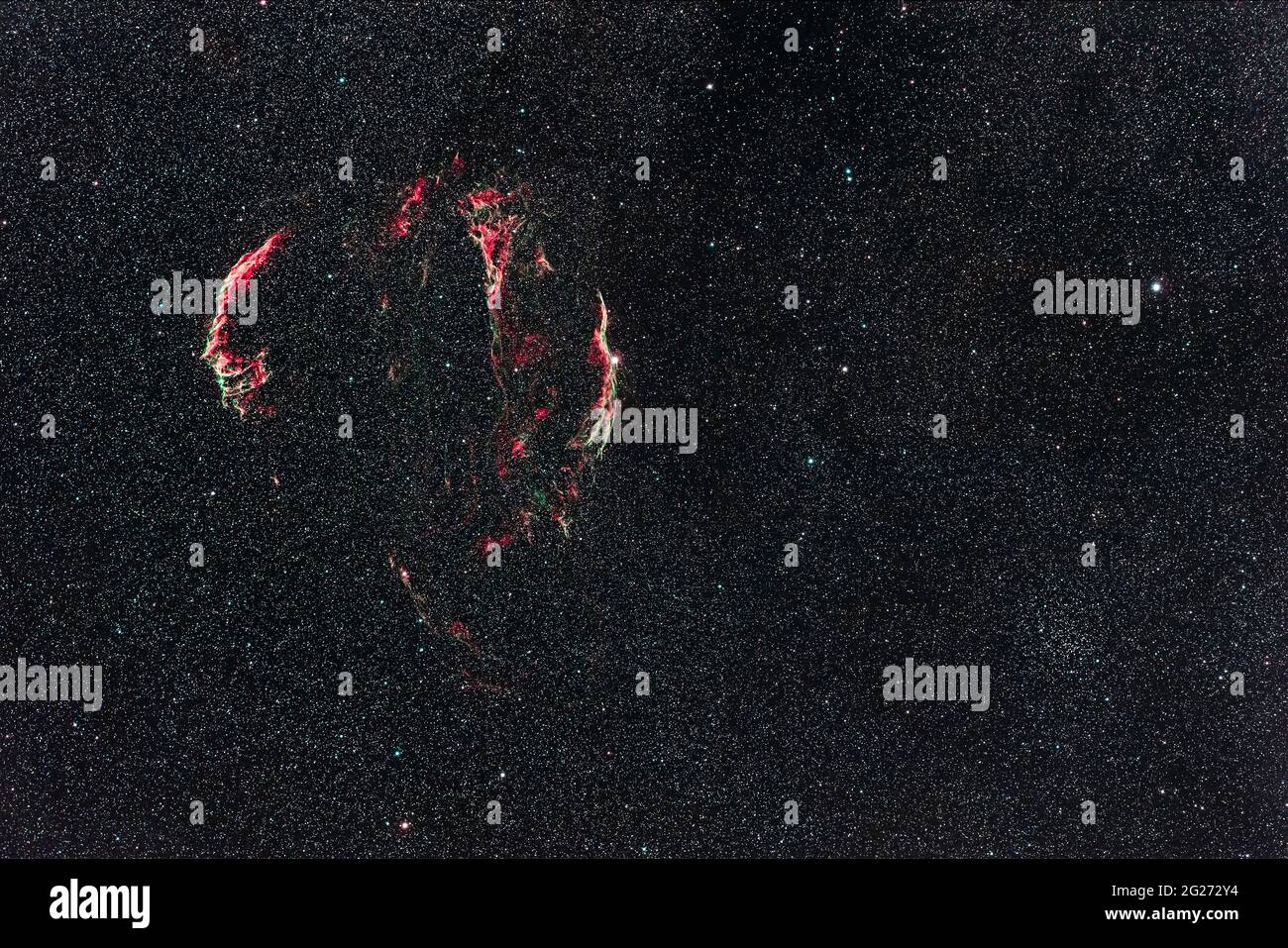 Il Nebula Veil con NGC 6940 stelle cluster. Foto Stock