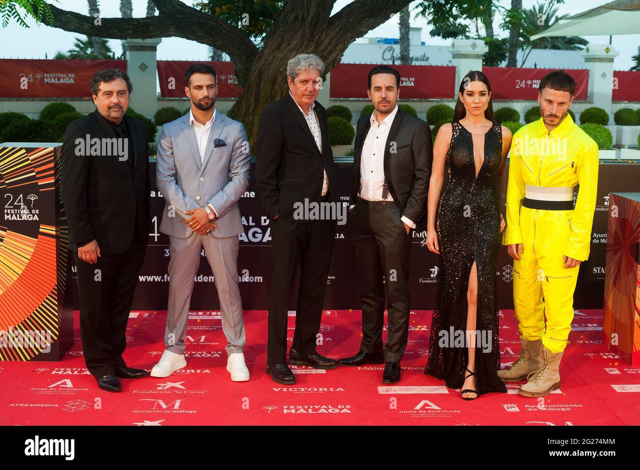 Malaga, Spagna. 8 giugno 2021. Cast membri del film: 'Muerto vivo no sabe vivir' posa al tappeto rosso all'interno dell'hotel miramar. La nuova edizione del 24° Festival del Cinema Spagnolo di Malaga, un grande evento cinematografico in Spagna, presenta i candidati al film per vincere il premio 'Biznaga de Oro', seguire tutte le misure per prevenire la diffusione del coronavirus e garantire un evento sicuro. Il festival si terrà dal 3 al 13 giugno. (Foto di Jesus Merida/SOPA Images/Sipa USA) Credit: Sipa USA/Alamy Live News Foto Stock