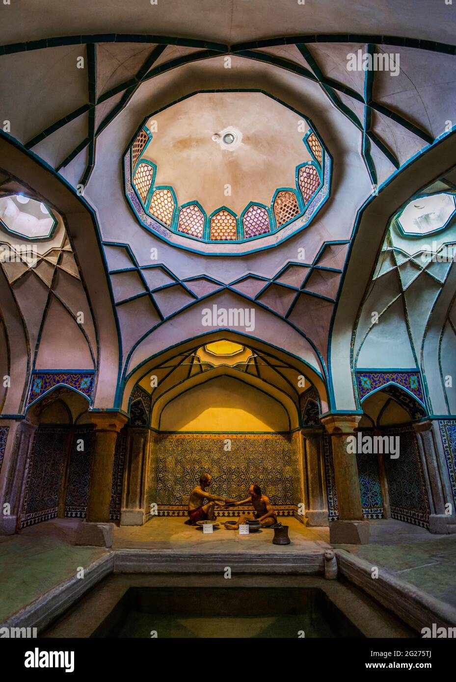 Il Ganjalikhan Bathhouse, costruito nel 1631, si trova sul lato meridionale di Ganjali Khan Square a Kerman. Foto Stock