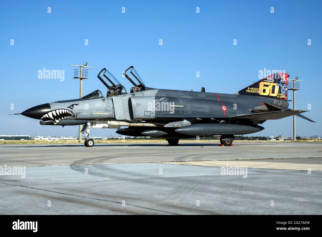 Terminal dell'aeronautica turca F-4E-2020 parcheggiato alla base aerea di Eskisehir, Turchia. Foto Stock