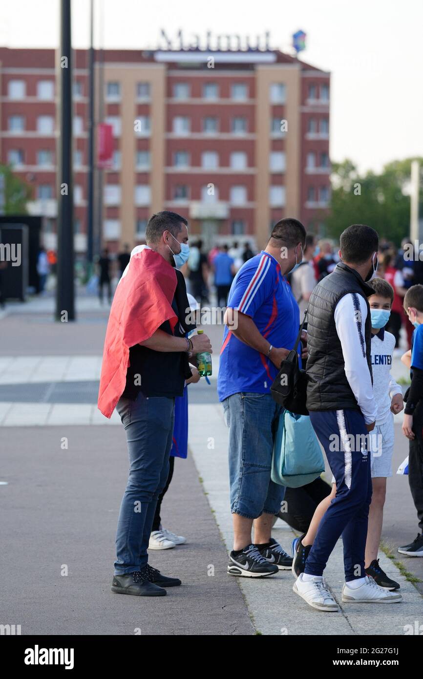 Saint Denis, Francia , 8 giugno 2021. Misure sanitarie in atto con il passaporto sanitario all'ingresso dello stadio in seguito al ritorno dei tifosi negli stand dopo lunghi mesi di porte chiuse durante la partita di preparazione Euro 2021 tra Francia e Bulgaria allo Stade de France, a Saint Denis, Francia l'8 giugno 2021. Foto di Julien Poupart/ABACAPRESS.COM Foto Stock