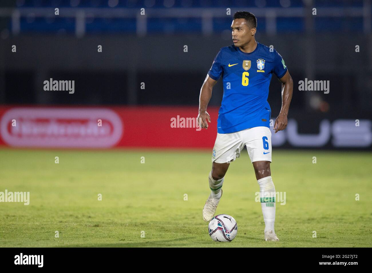 Asuncion, Paraguay. 8 giugno 2021; Defensores del Chaco Stadium, Asuncion, Paraguay; qualificazioni Coppa del mondo di calcio 2022; Paraguay contro Brasile; Alex Sandro del Brasile Credit: Action Plus Sports Images/Alamy Live News Foto Stock