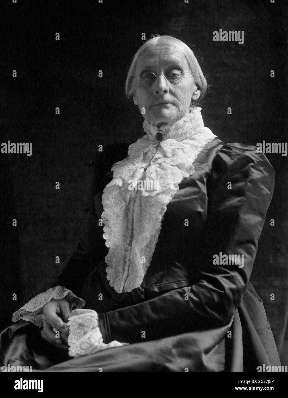 Un ritratto seduto di Susan B. Anthony, riformatore sociale e attivista per i diritti delle donne. Foto Stock
