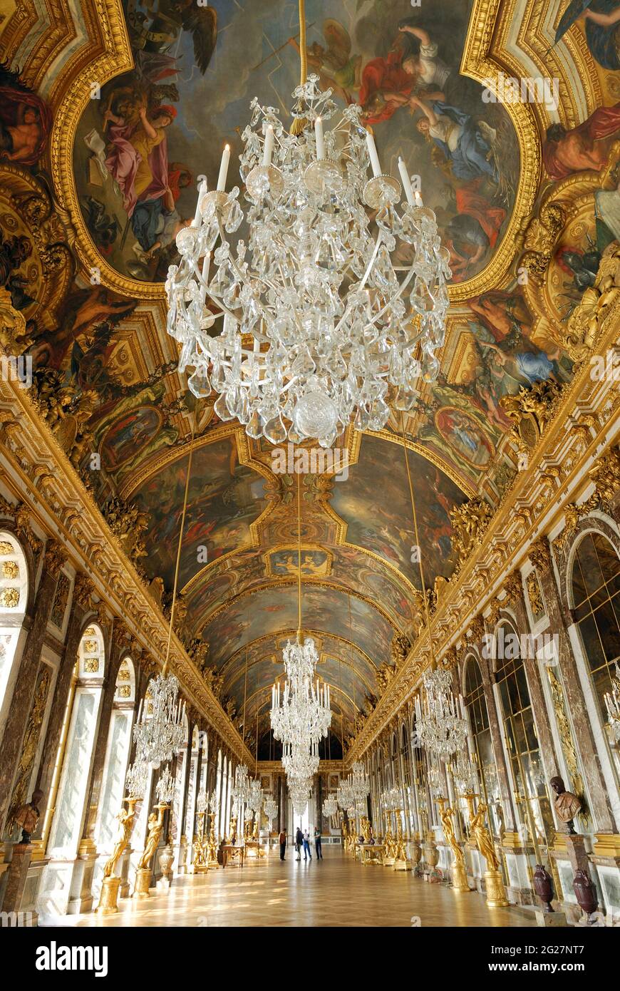 FRANCIA. YVELINES (78) VICINO A PARIGI. IL CASTELLO DI VERSAILLES. LA SALA DEGLI SPECCHI RINNOVATA Foto Stock