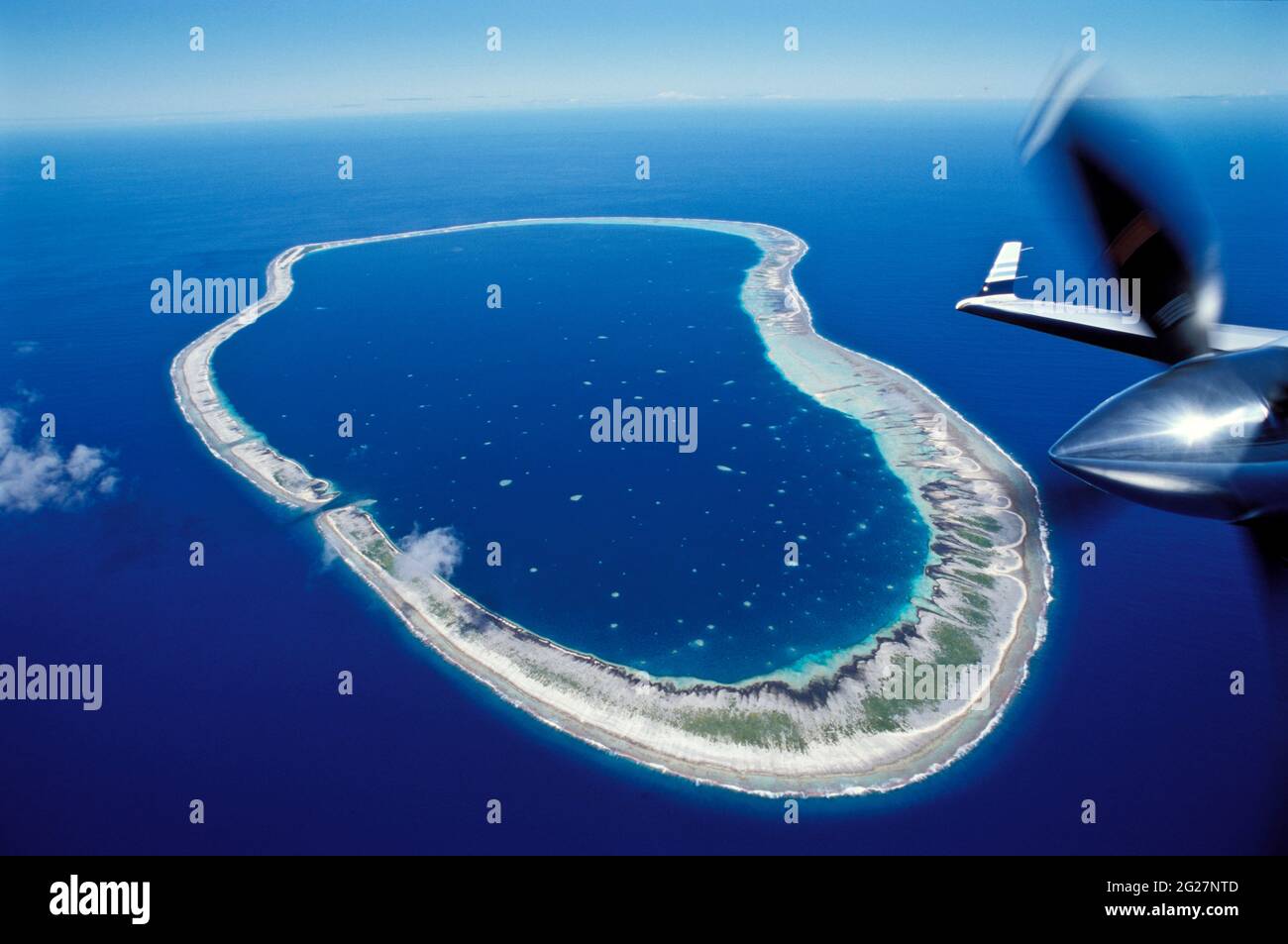 POLINESIA FRANCESE. ISOLE TUAMOTU. VEDUTA AEREA DELL'ATOLLO NENGO NENGO (ATOLLO CORALLINO) Foto Stock