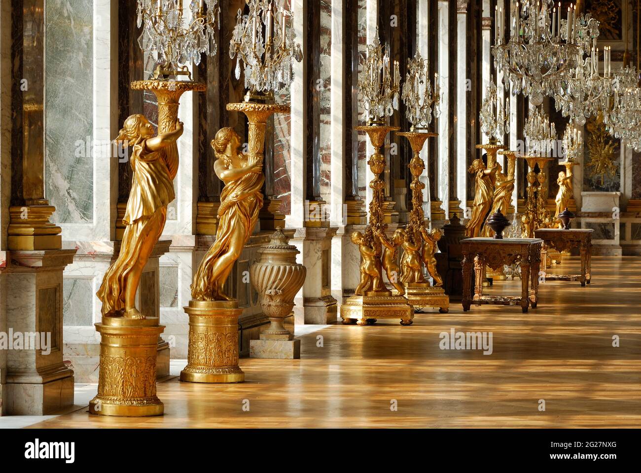 FRANCIA. YVELINES (78) VICINO A PARIGI. IL CASTELLO DI VERSAILLES. LA SALA DEGLI SPECCHI RINNOVATA Foto Stock