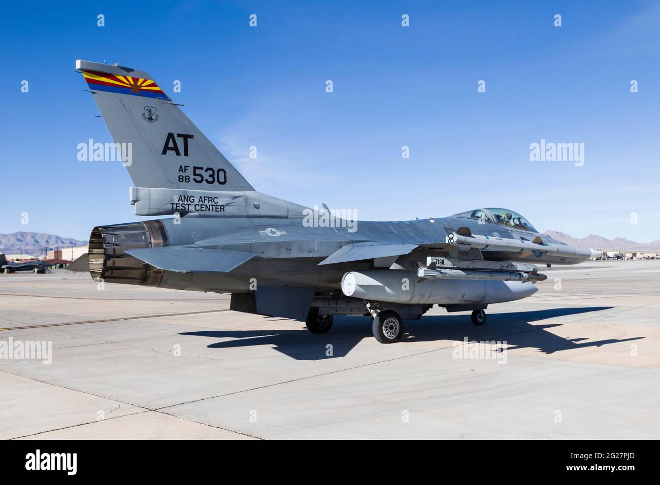 Una Guardia nazionale aerea dell'Arizona F-16C combattendo Falcon taxi fuori per la partenza. Foto Stock