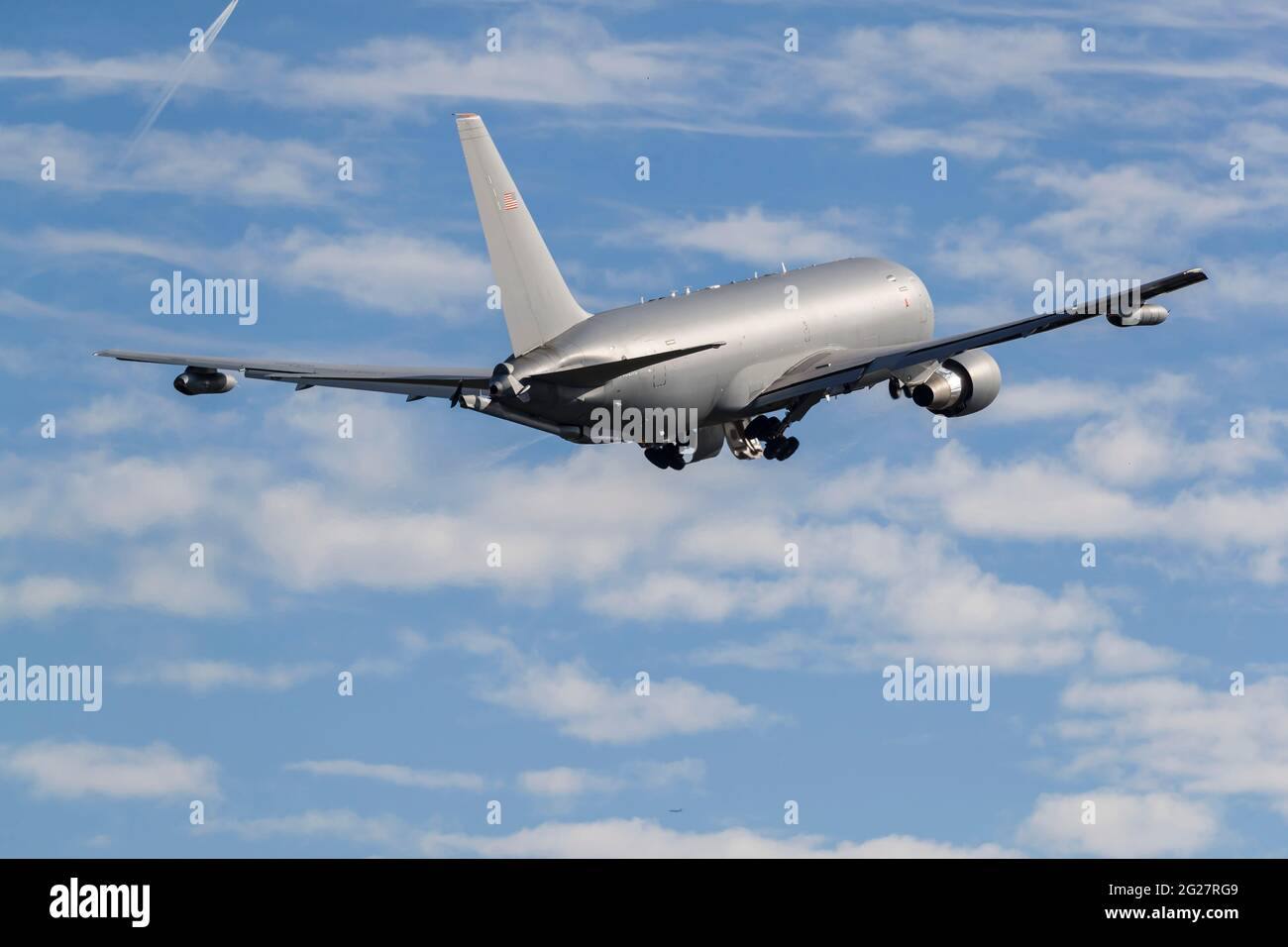 Un US Air Force KC-46 Pegasus decollo. Foto Stock