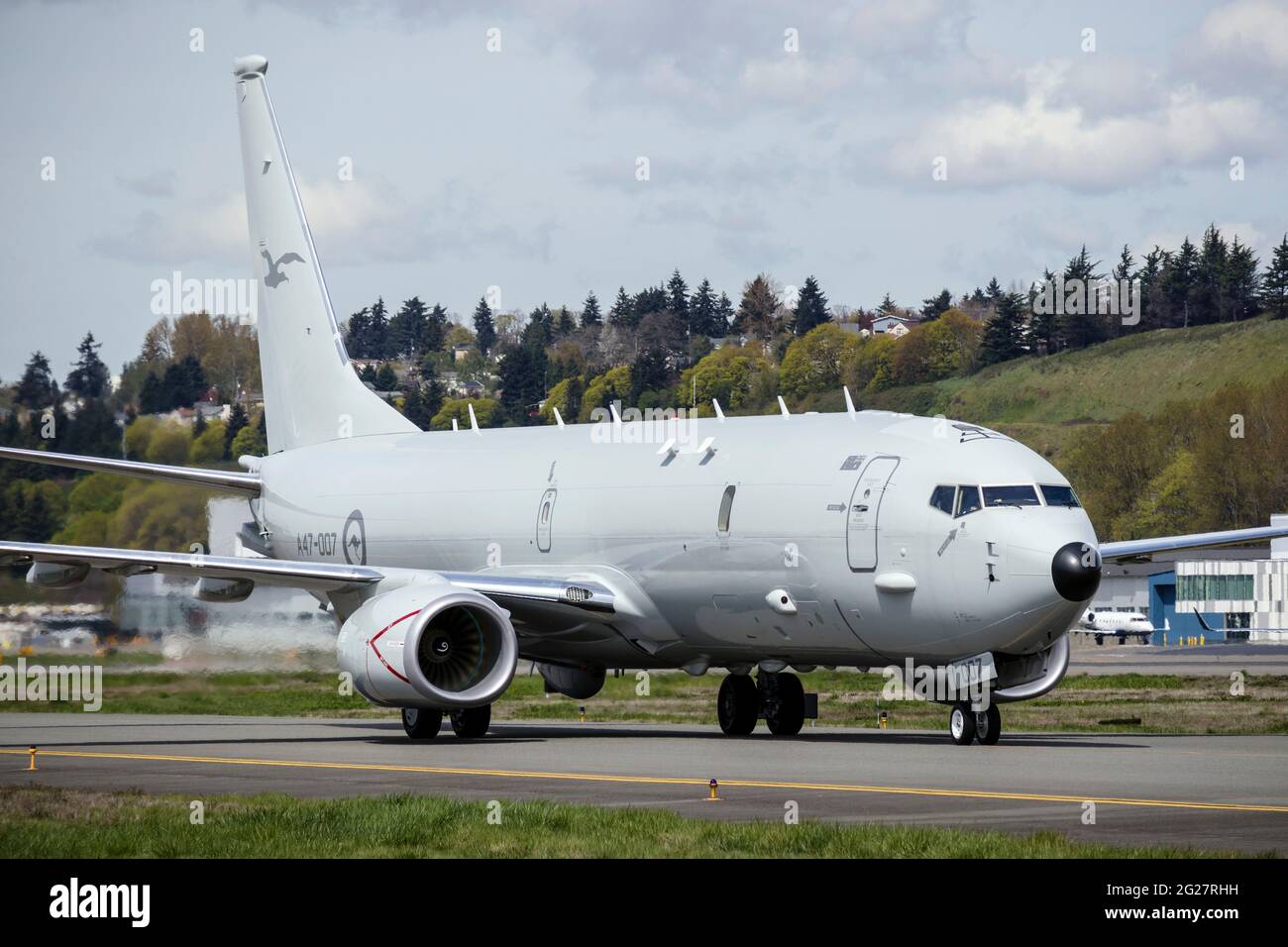 Un Royal Australian Air Force P-8A Poseidon taxi dopo l'atterraggio. Foto Stock