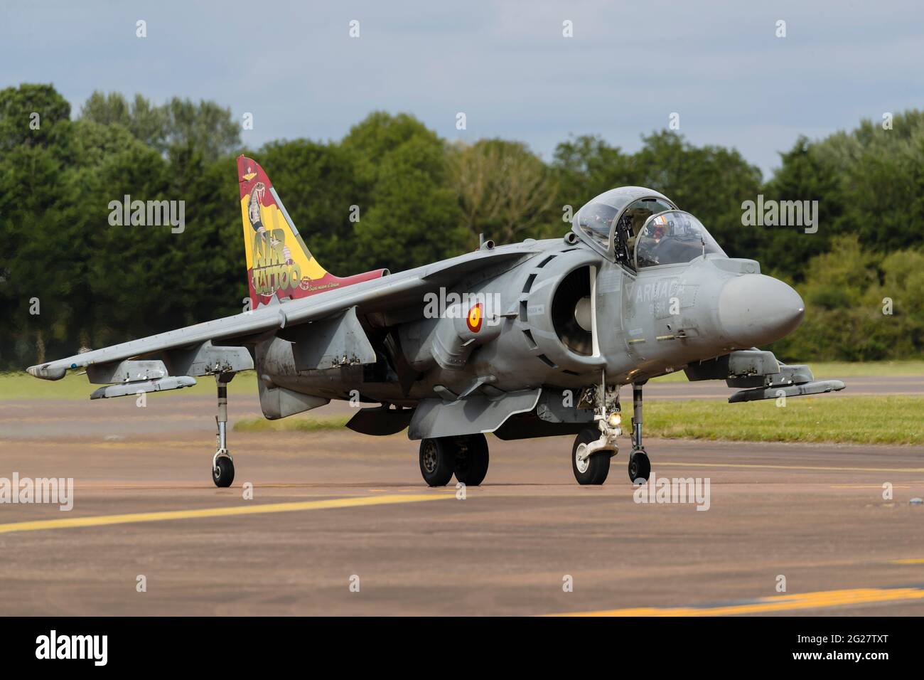 Una marina spagnola EAV-8B+ Harrier II taxi dopo l'atterraggio. Foto Stock