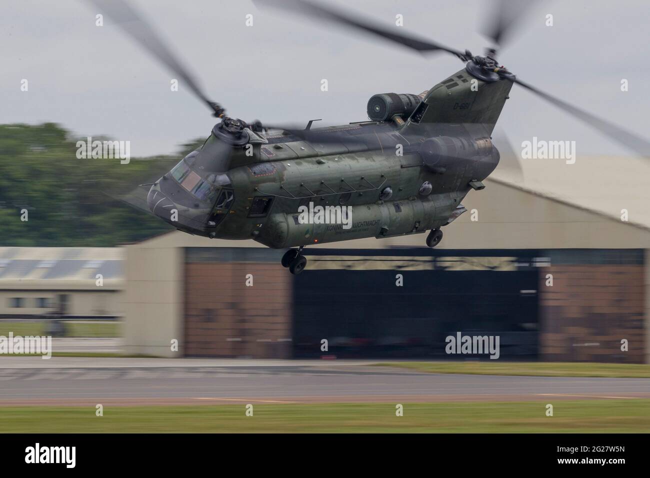 Una Royal Dutch Air Force CH-47 Chinook decollerà da RAF Fairford. Foto Stock