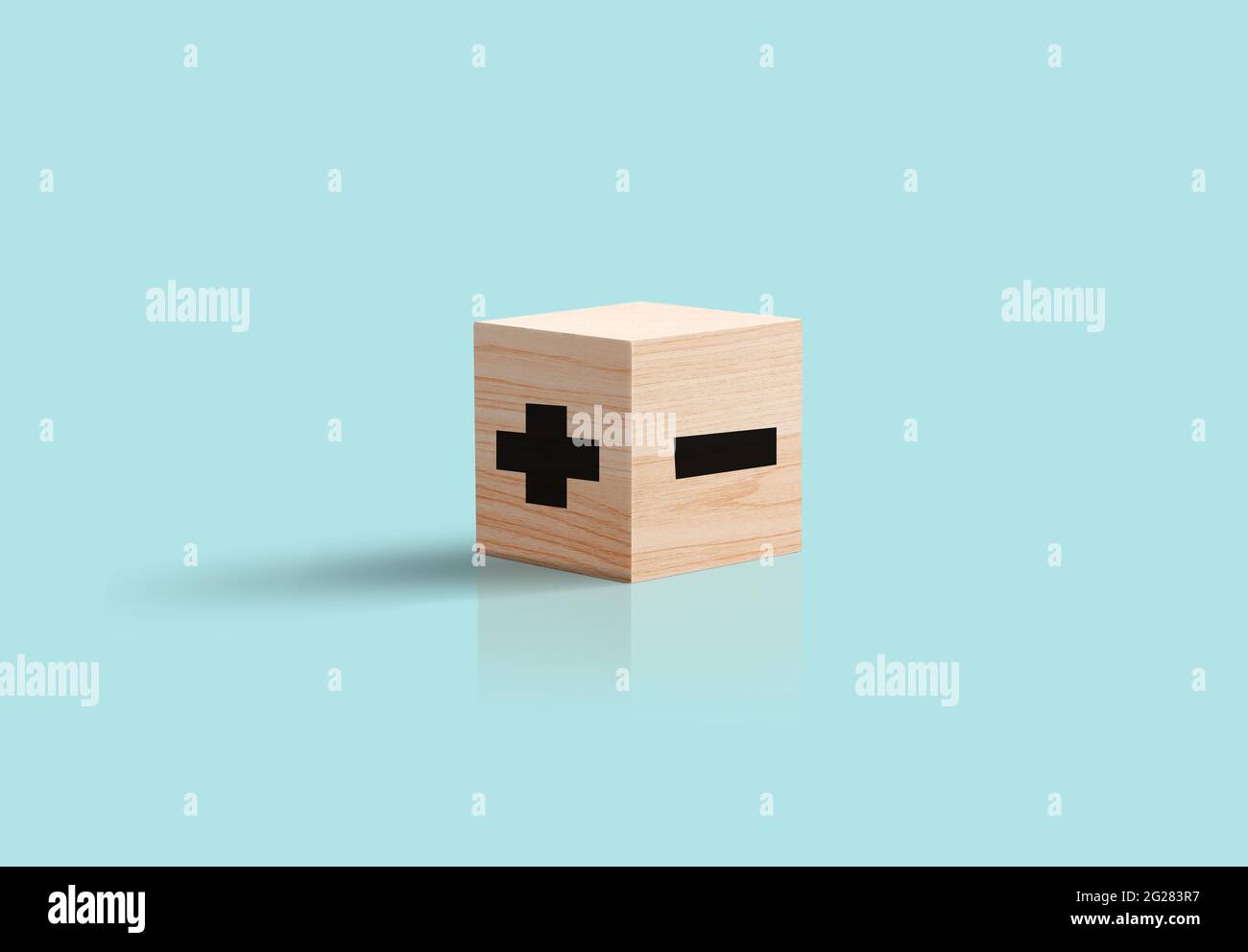 Cubo di legno di segno più e meno su legno 3D blocco. Negativo o positivo business option concetto. Meno o più scelta. Sfondo blu morbido Foto Stock
