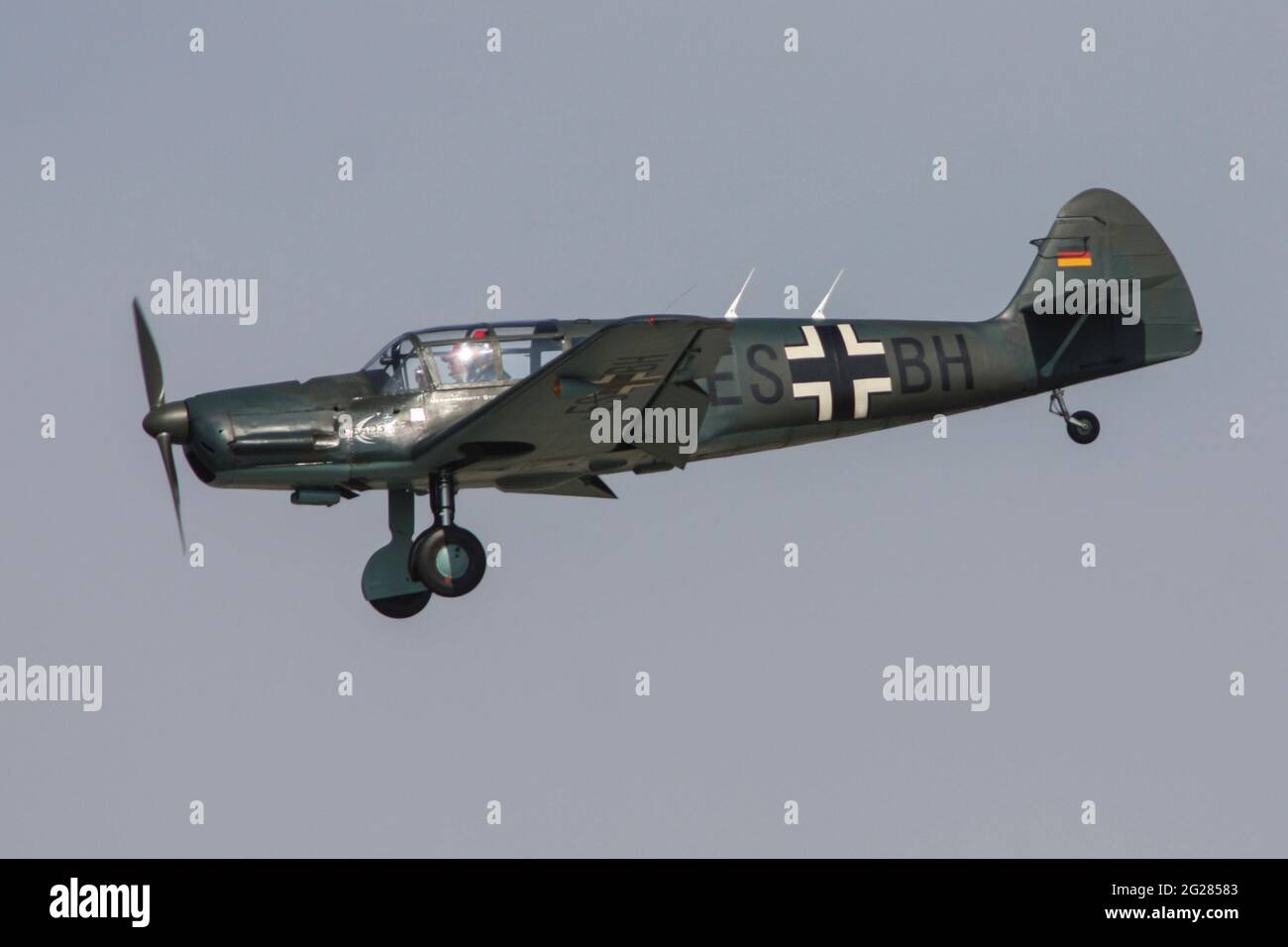 Replica di un aereo Taifun BF-108 in volo sulla Germania. Foto Stock