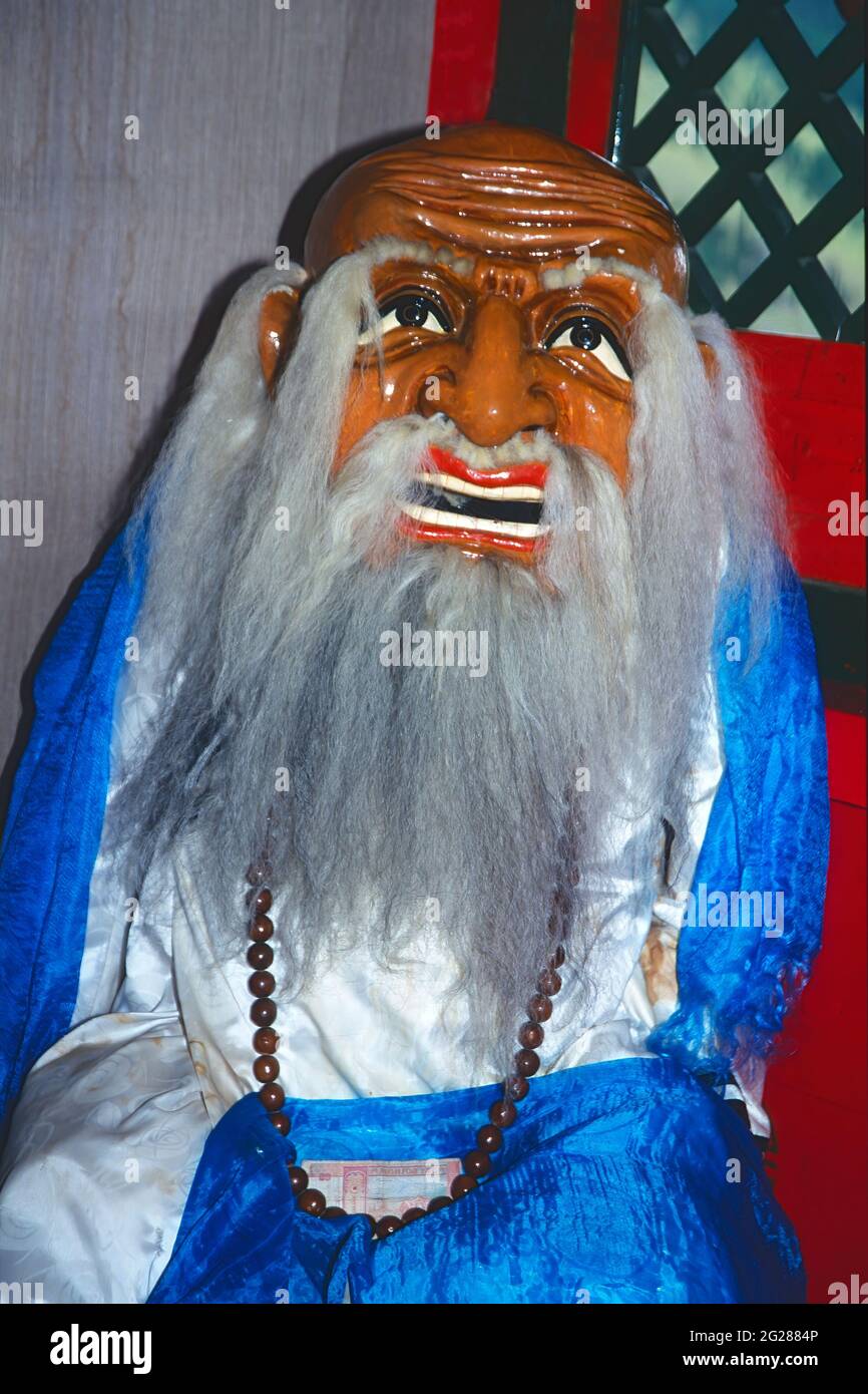 Statua di Tsagaan Uvgon, la divinità dell'uomo anziano, protettore del bestiame, mandrie e raccolto, Monastero di Manjusri, Ulaanbaatar, Mongolia Foto Stock