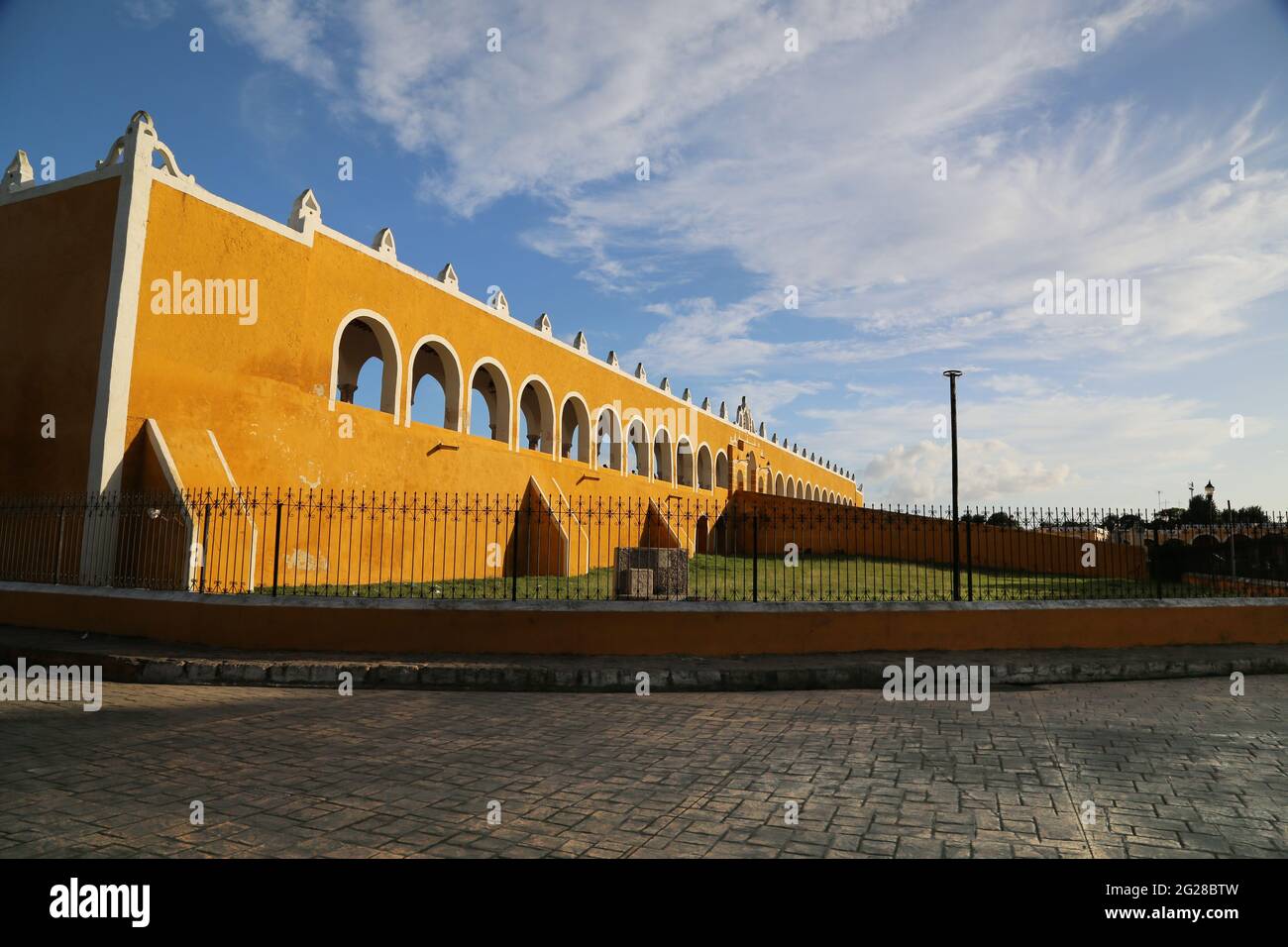 Il grande convento di San Antonio de Padova a Izamal, Messico Foto Stock