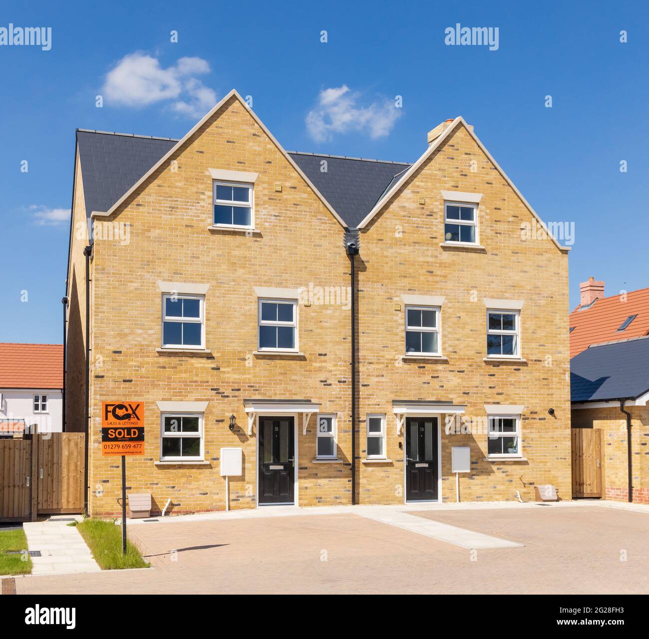 Semi-staccata nuova costruzione casa nel nuovo Stortford Fields Housing sviluppo. Bishop's Stortford, Hertfordshire. REGNO UNITO Foto Stock