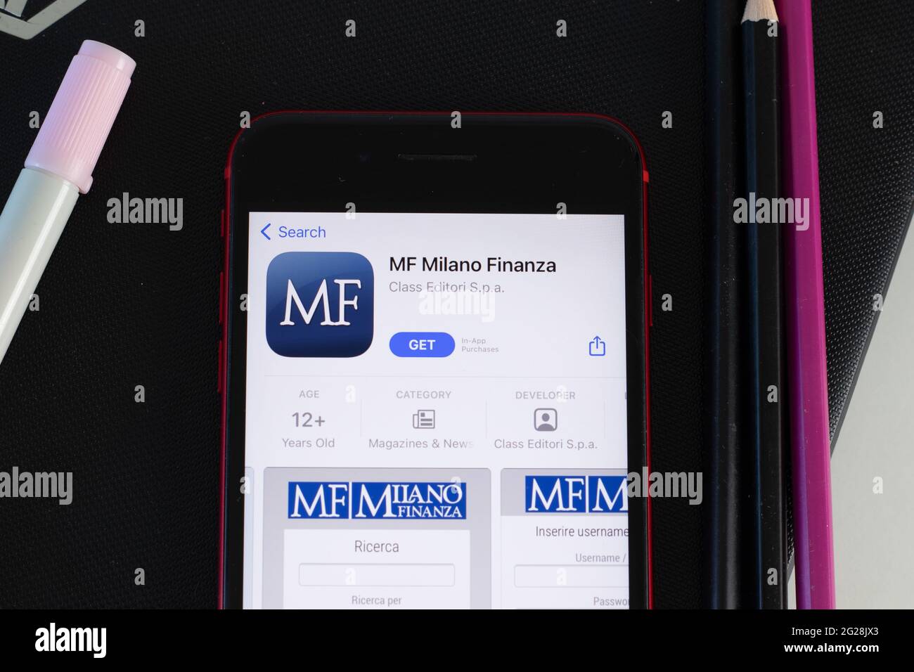 New York, USA - 1 giugno 2021: Logo dell'app mobile MF Milano Finanza sullo schermo del telefono, icona di primo piano, editoriale illustrativo Foto Stock