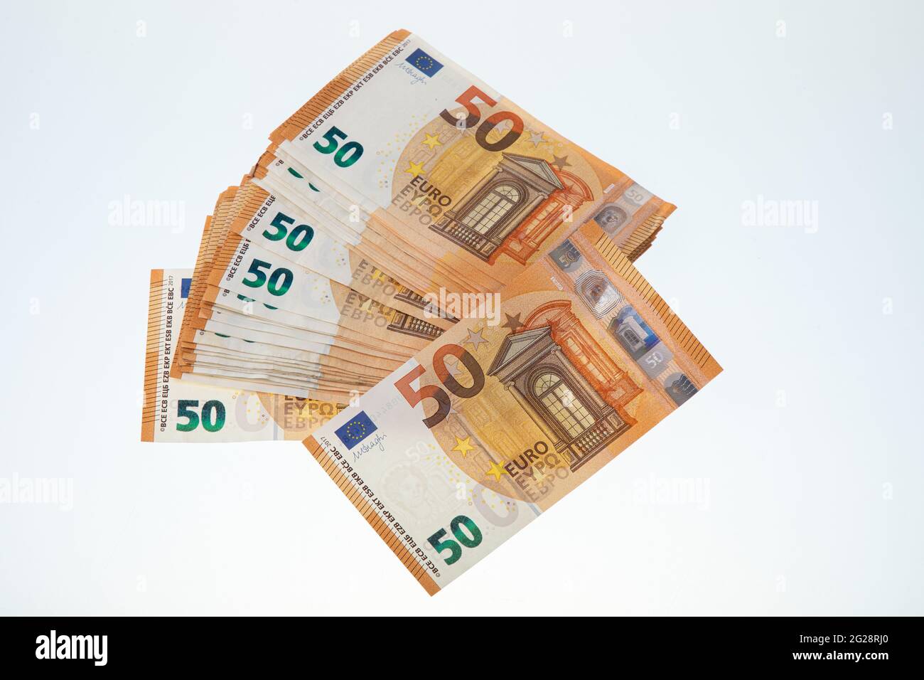 Contesto con cinquanta banconote in euro, un sacco di soldi Foto Stock