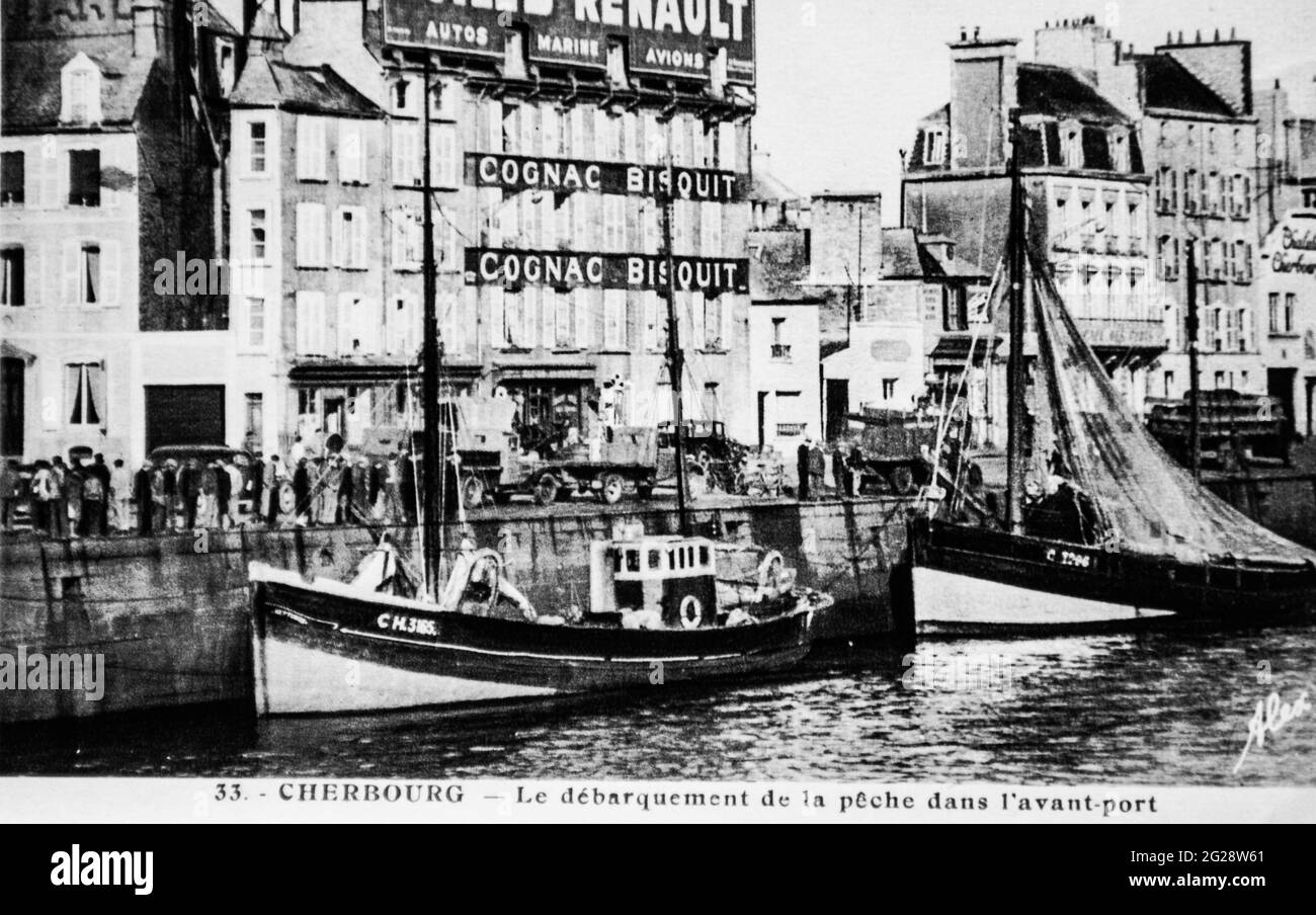 cherbourg, le debarquement de la peche, carte postale 1900 Foto Stock