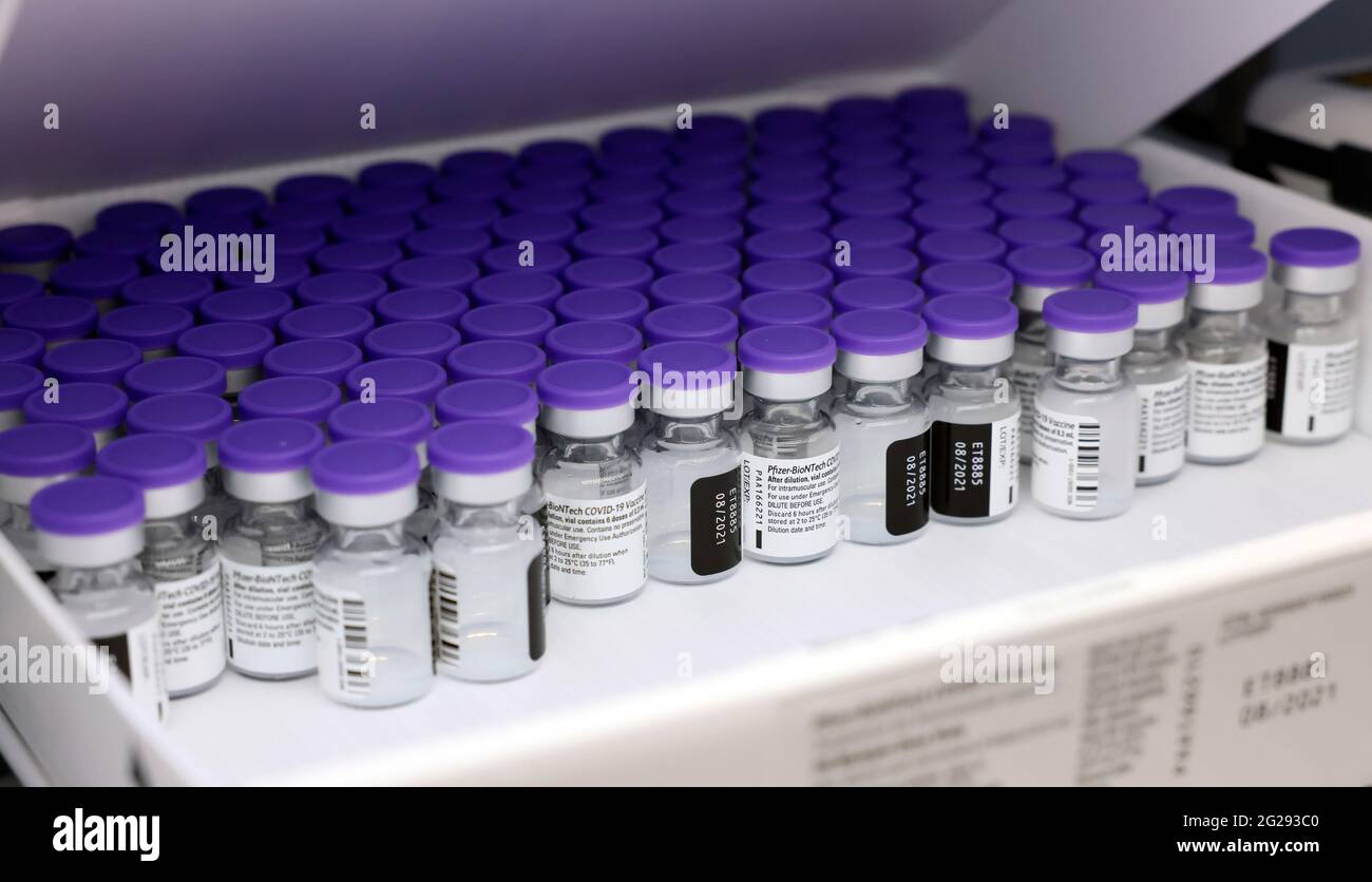 Fiale per vaccini Covid 19 Pfizer-BioNTech Foto Stock
