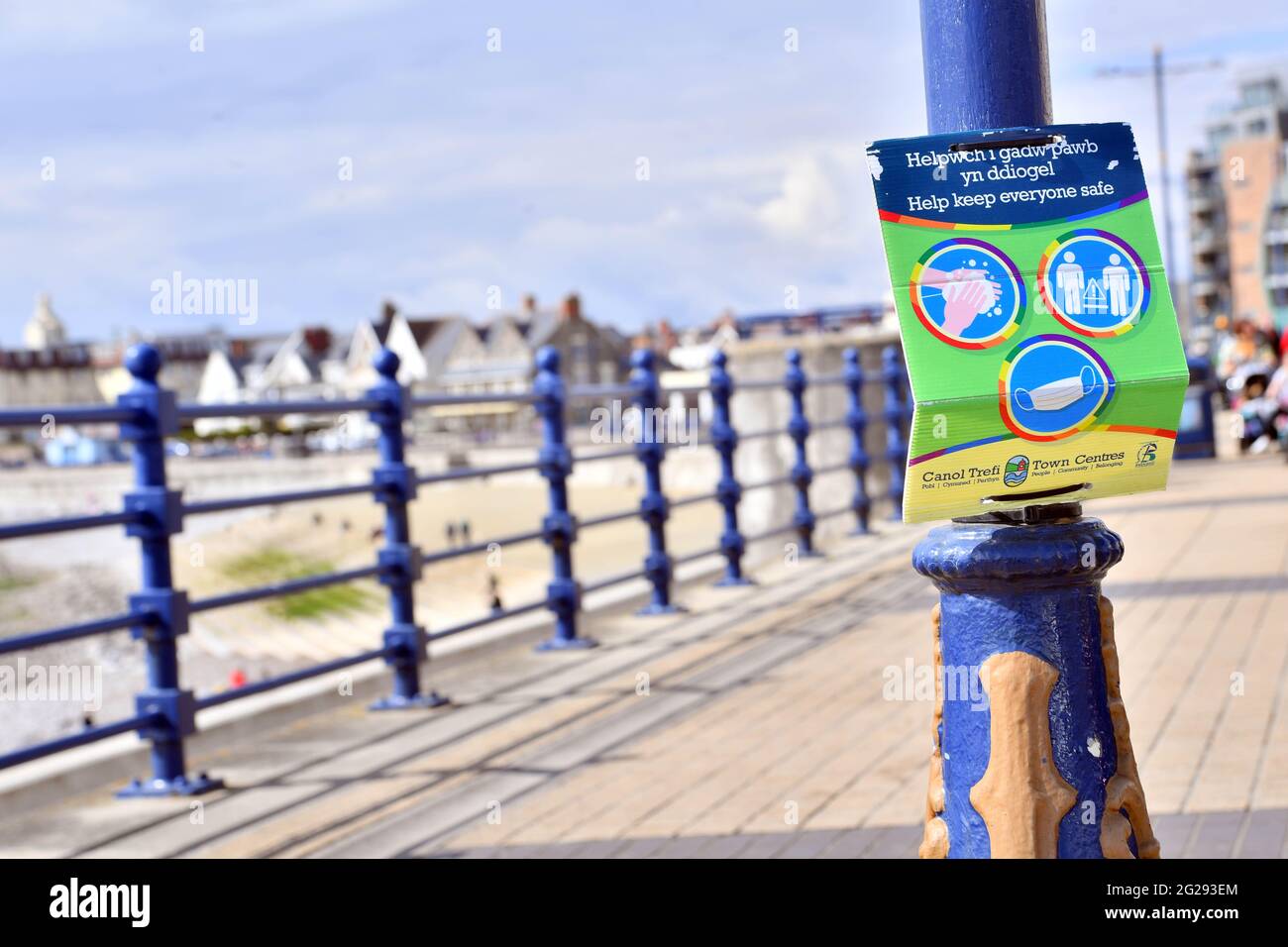 Porthcawl, Galles, come il Covid 19/ coronavirus restrizioni sono attenuate nel paese, Martedì 13 aprile 2021. Foto Stock