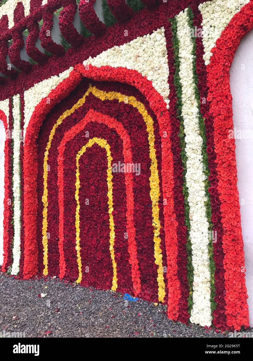 Spettacolo di fiori con splendida decorazione floreale Foto Stock