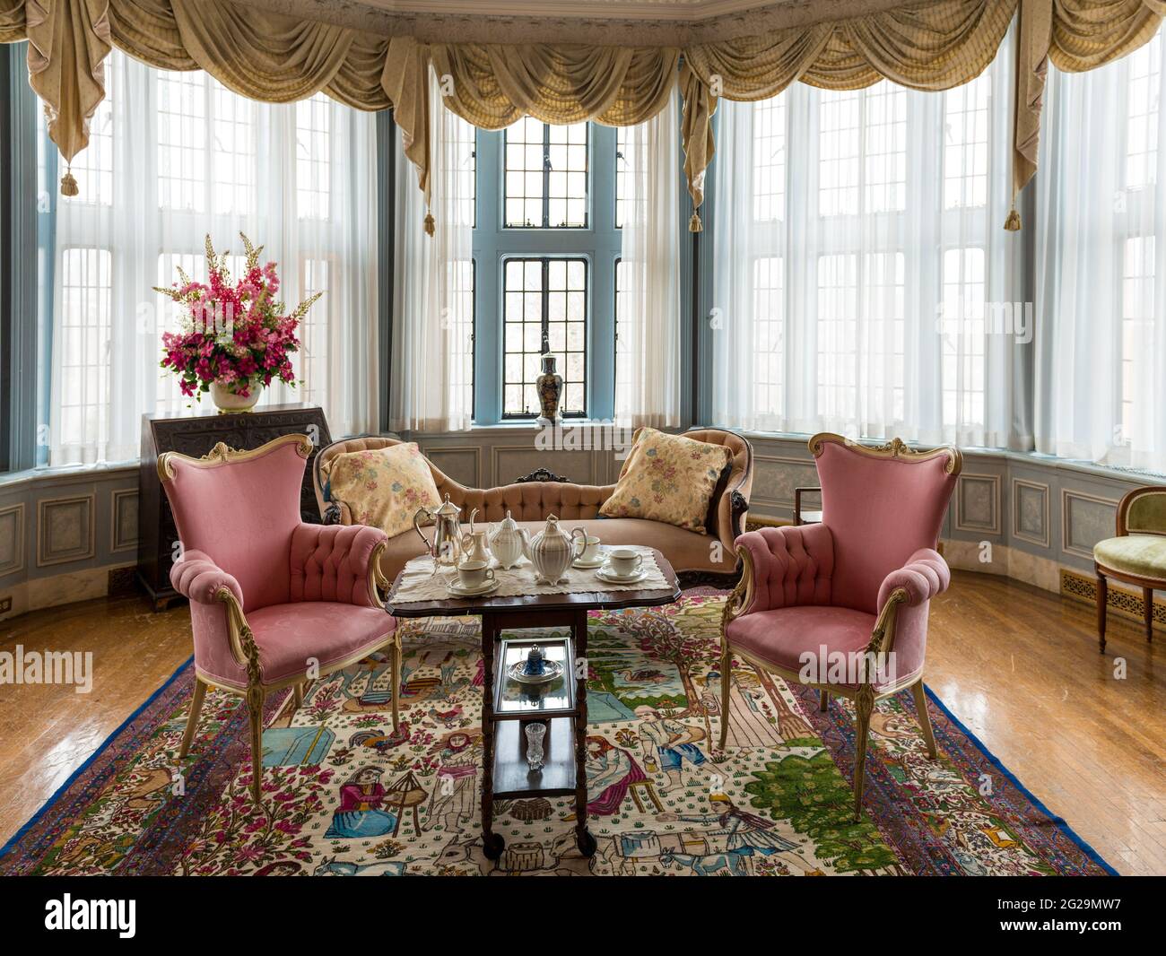 Arredamento e decorazione di: Casa Loma una delle dieci principali attrazioni turistiche di Toronto. Circa 300,000 visitatori visitano Casa Loma e la tenuta Gard Foto Stock