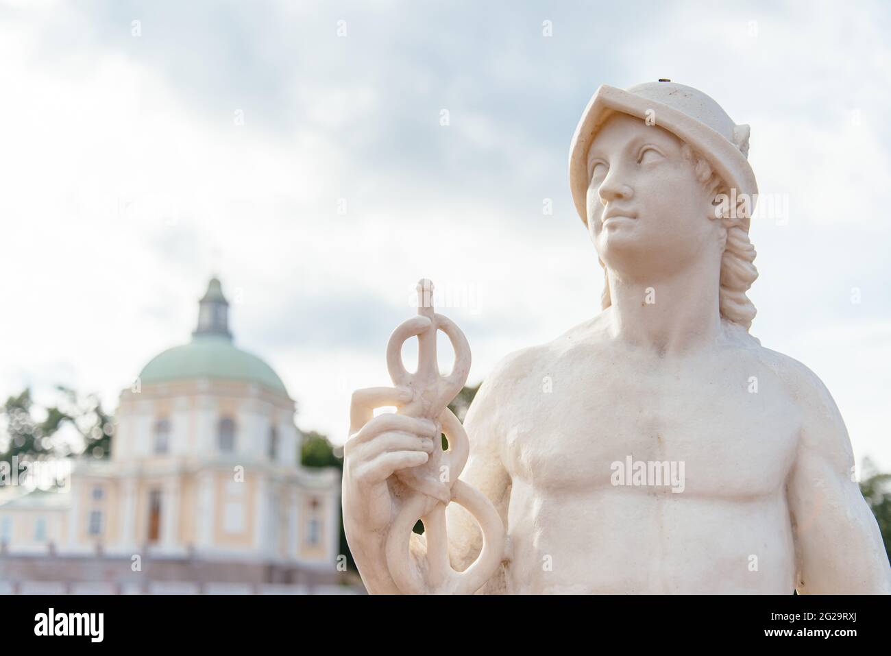 Statua di Mercurio nell'antica mitologia romana, il dio patrono del commercio. Foto Stock