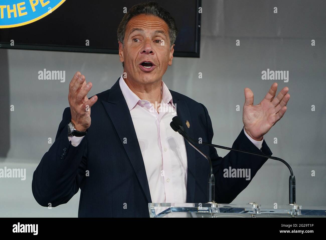 New York, Stati Uniti. 09 giugno 2021. Il governatore di New York Andrew Cuomo parla alla cerimonia di apertura del Tribeca Festival a New York City, New York, mercoledì 9 giugno 2021. Foto in piscina di Carlo Allegri/UPI Credit: UPI/Alamy Live News Foto Stock