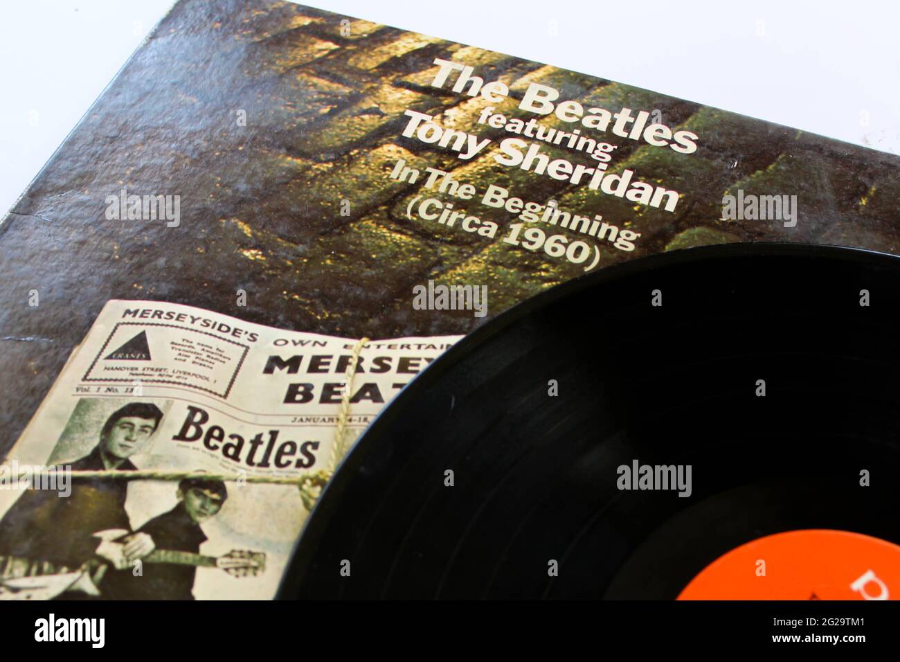 Rock and roll artist, The Beatles, con l'album musicale Tony Sheridan su disco LP con dischi in vinile. Titolo: All'inizio della copertina dell'album del Circa 1960 Foto Stock