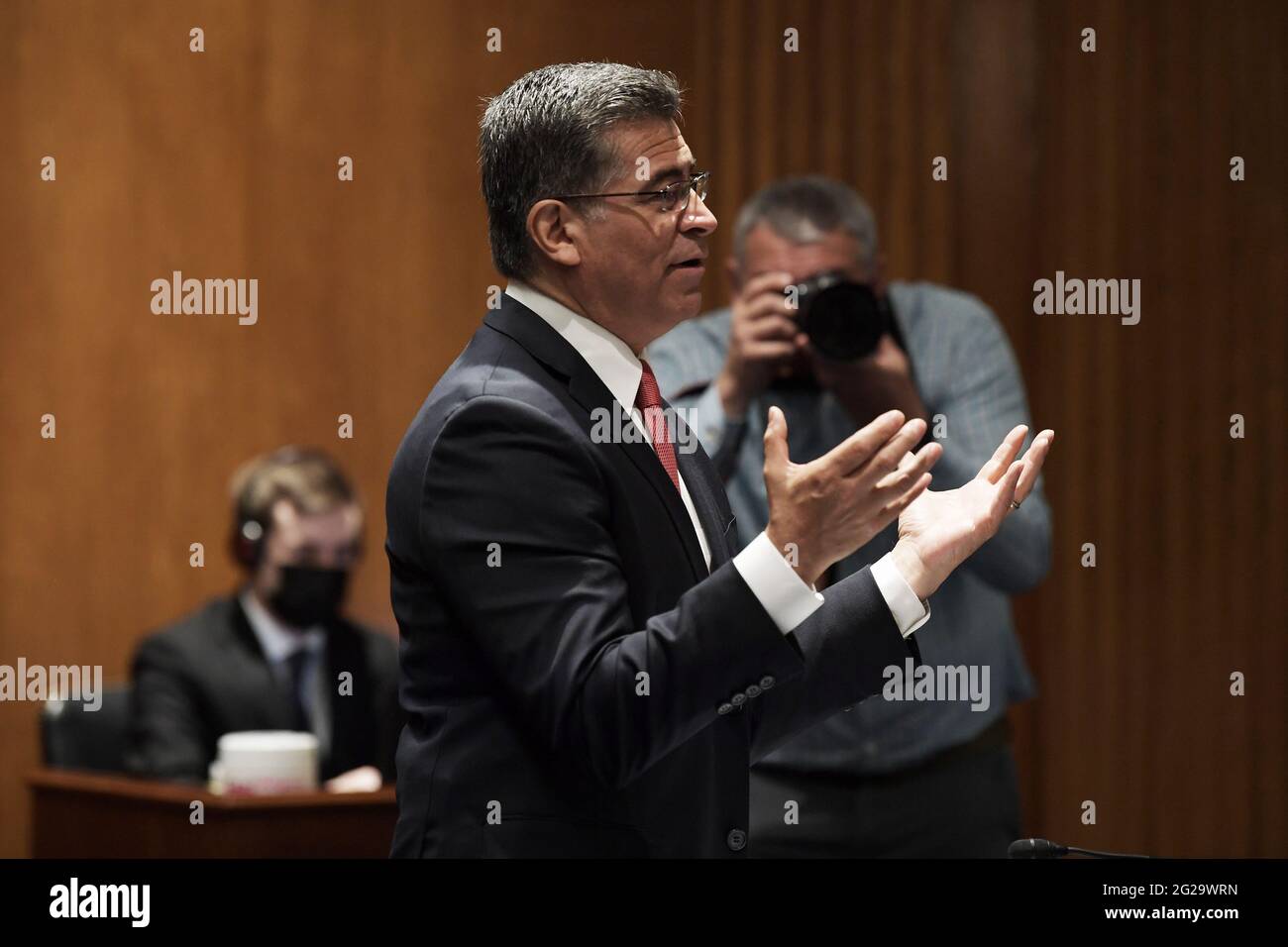 Washington, Stati Uniti. 09 giugno 2021. Xavier Becerra, Segretario DEL DIPARTIMENTO DELLA Salute e del Servizio umano DEGLI STATI UNITI, ha esaminato durante l'audizione le stime di bilancio proposte e la giustificazione del ‘bilancio dell'anno fiscale 22 per il Dipartimento della Salute e del Servizio umano', presso il Palazzo dell'Ufficio del Senato Dirksen/Capitol Hill. Credit: SOPA Images Limited/Alamy Live News Foto Stock