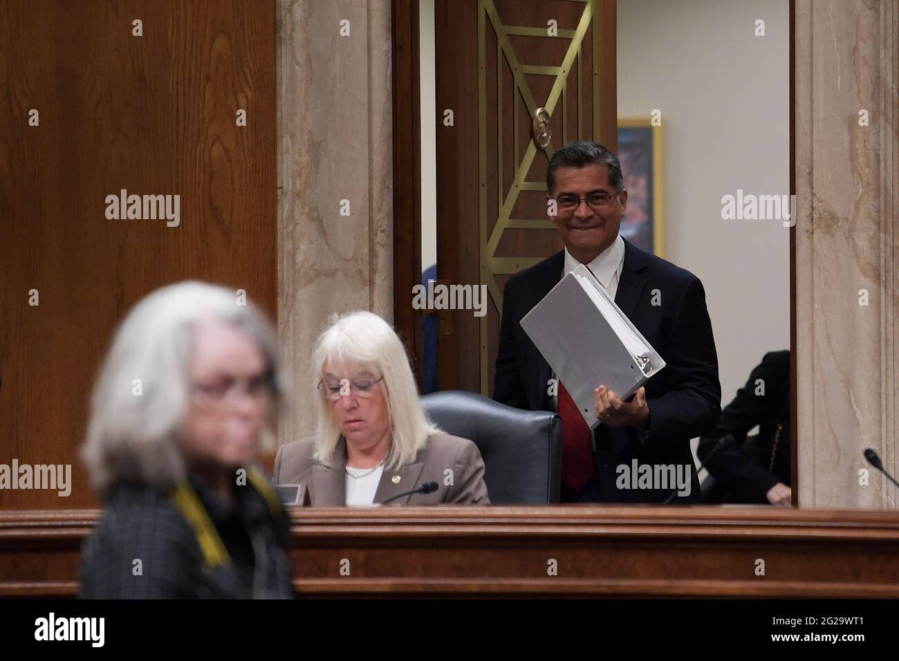 Washington, Stati Uniti. 09 giugno 2021. Xavier Becerra, Segretario DEL DIPARTIMENTO DELLA Salute e del Servizio umano DEGLI STATI UNITI, ha esaminato durante l'audizione le stime di bilancio proposte e la giustificazione del ‘bilancio dell'anno fiscale 22 per il Dipartimento della Salute e del Servizio umano', presso il Palazzo dell'Ufficio del Senato Dirksen/Capitol Hill. Credit: SOPA Images Limited/Alamy Live News Foto Stock