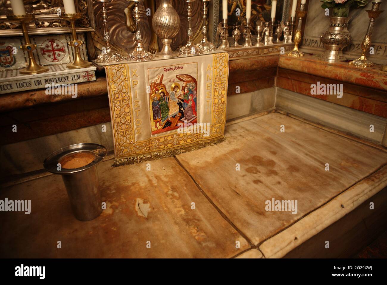 La Santa tomba di Gesù Cristo, l'edicola, la chiesa del Santo Sepolcro o il Santo Sepolcro, la parte greco-ortodossa della chiesa, la vecchia Gerusalemme. Foto Stock