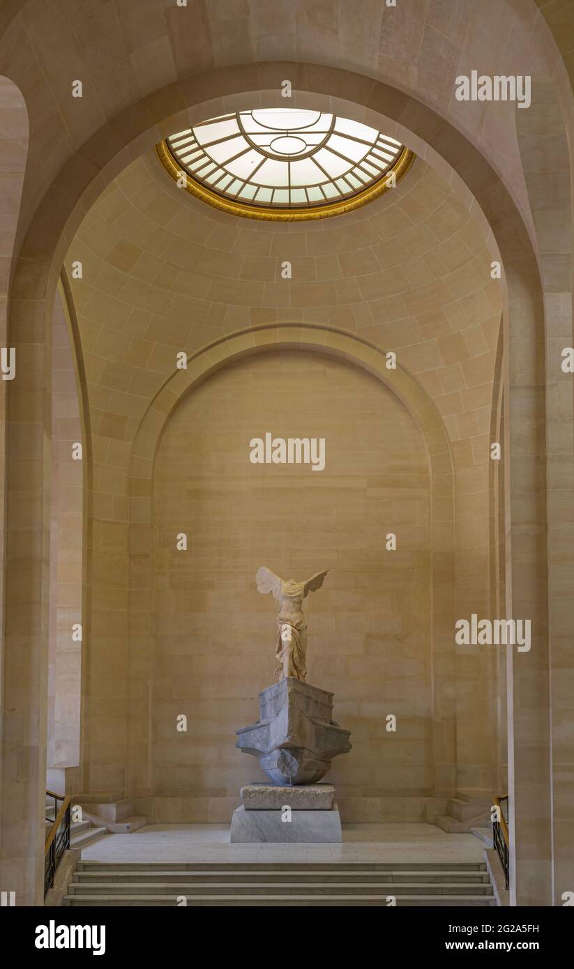 Parigi, Francia - 21 05 2021: Museo del Louvre. Ala Denon. La vittoria alata di Samotracia Foto Stock