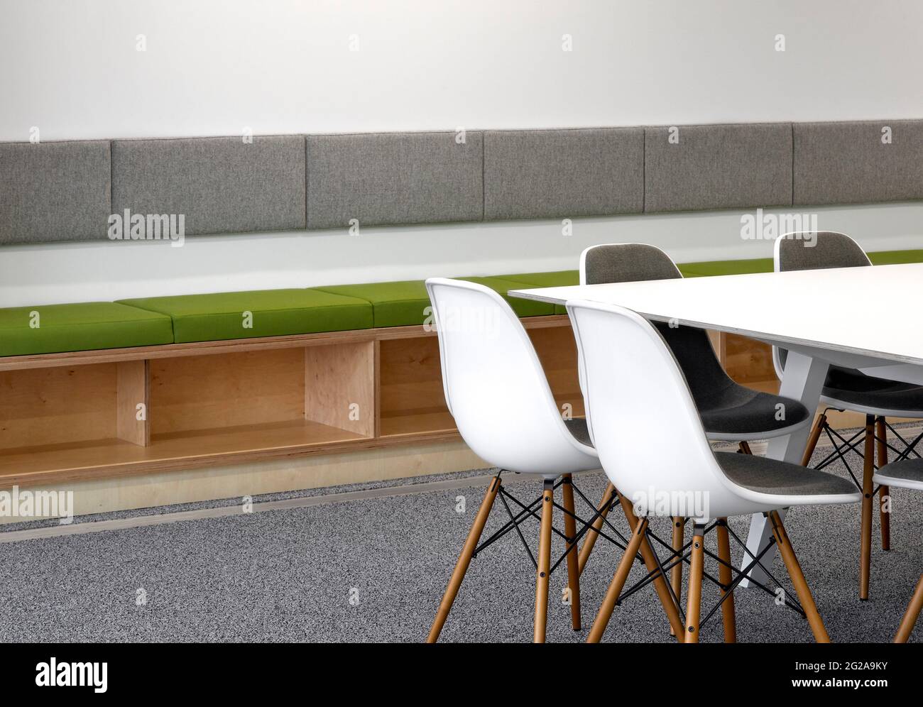 Dettaglio interno del pavimento di produzione. Uffici Pan Macmillan, Londra, Regno Unito. Architetto: Neat Studio, 2019. Foto Stock