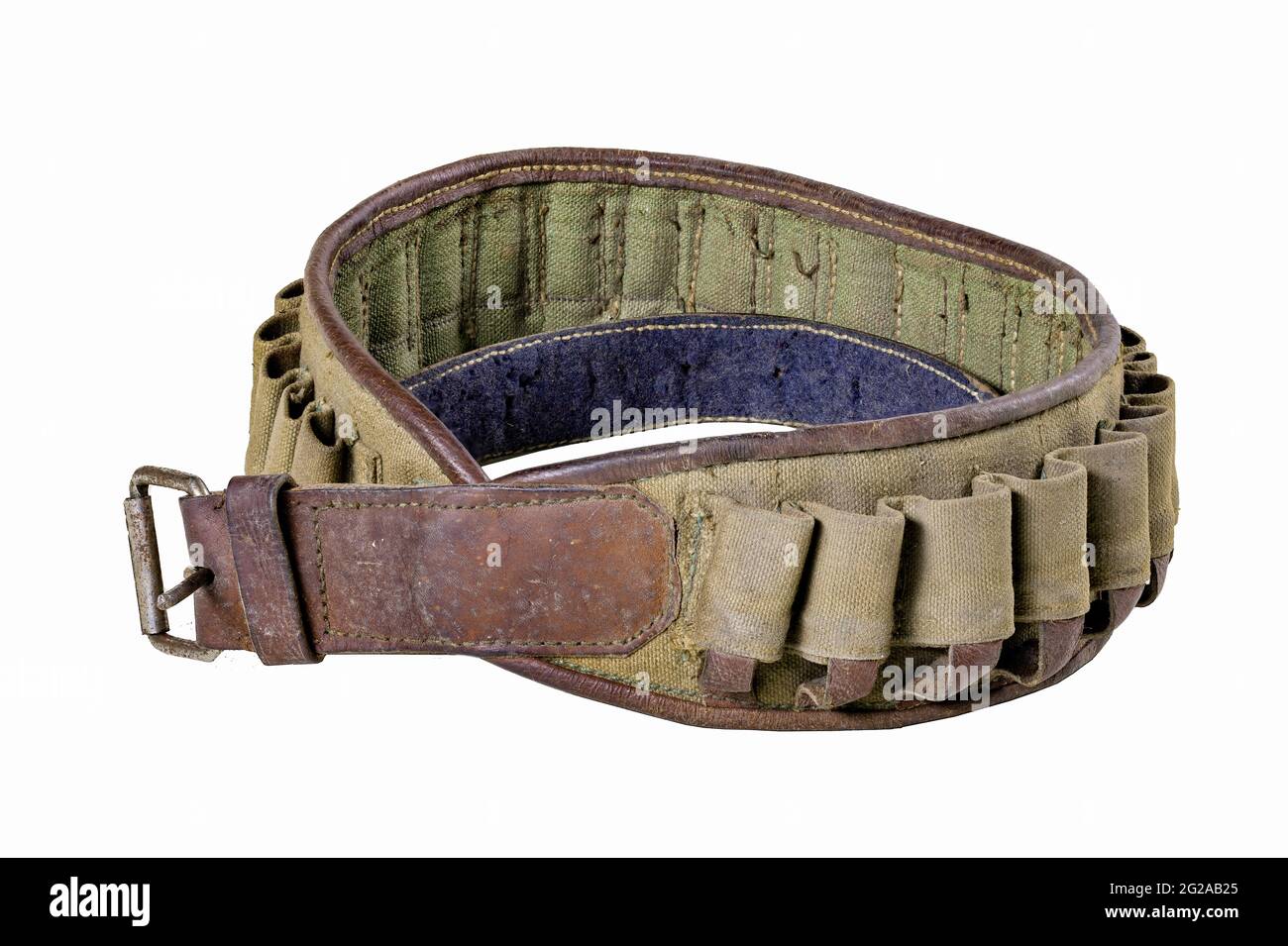 Vecchia cintura di caccia in pelle per cartucce. Accessori per la caccia  con armi da fuoco. Sfondo isolato Foto stock - Alamy
