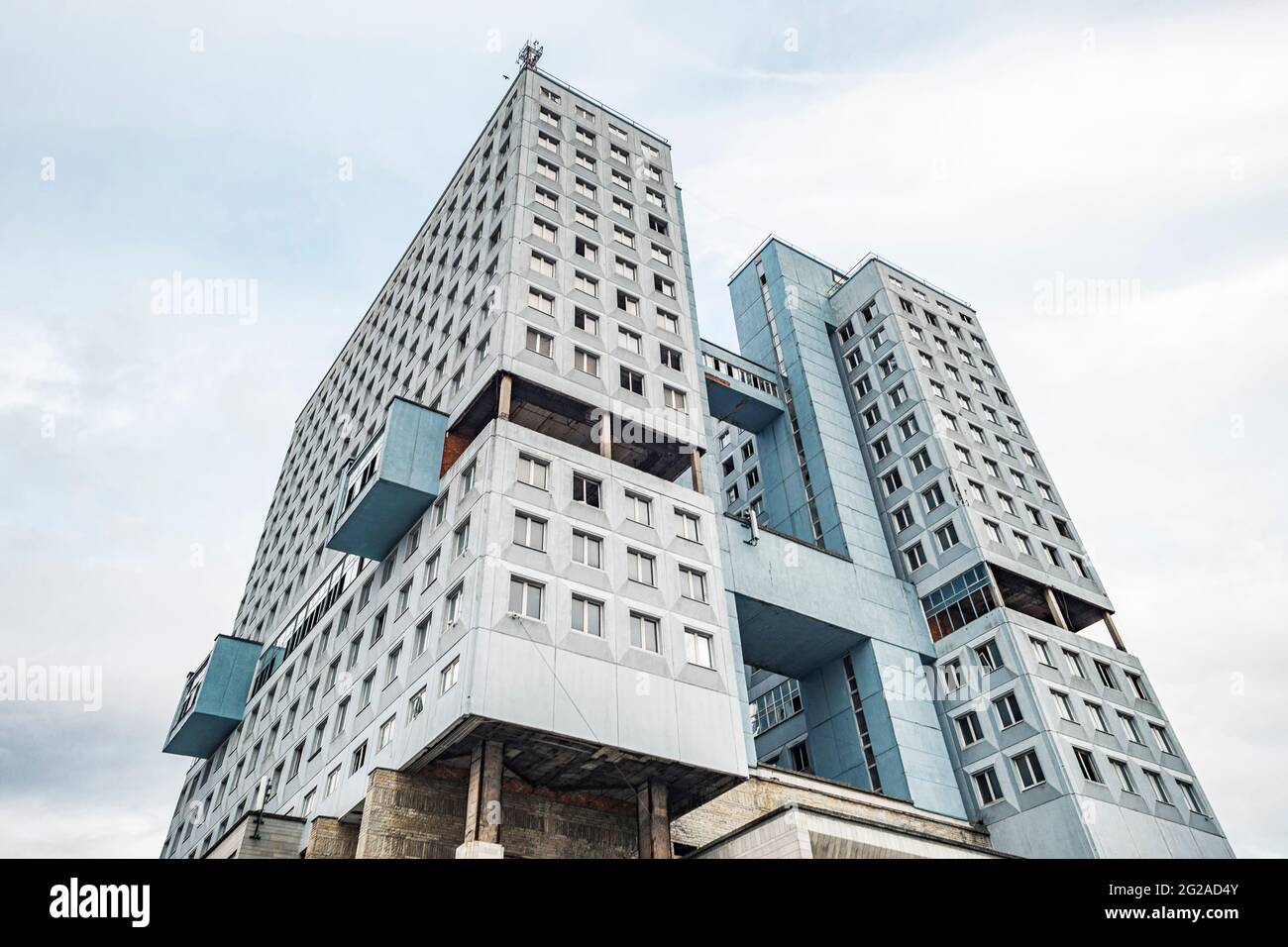 Casa dei sovietici a Kaliningrad, un edificio abbandonato nello stile architettonico del modernismo sovietico Foto Stock