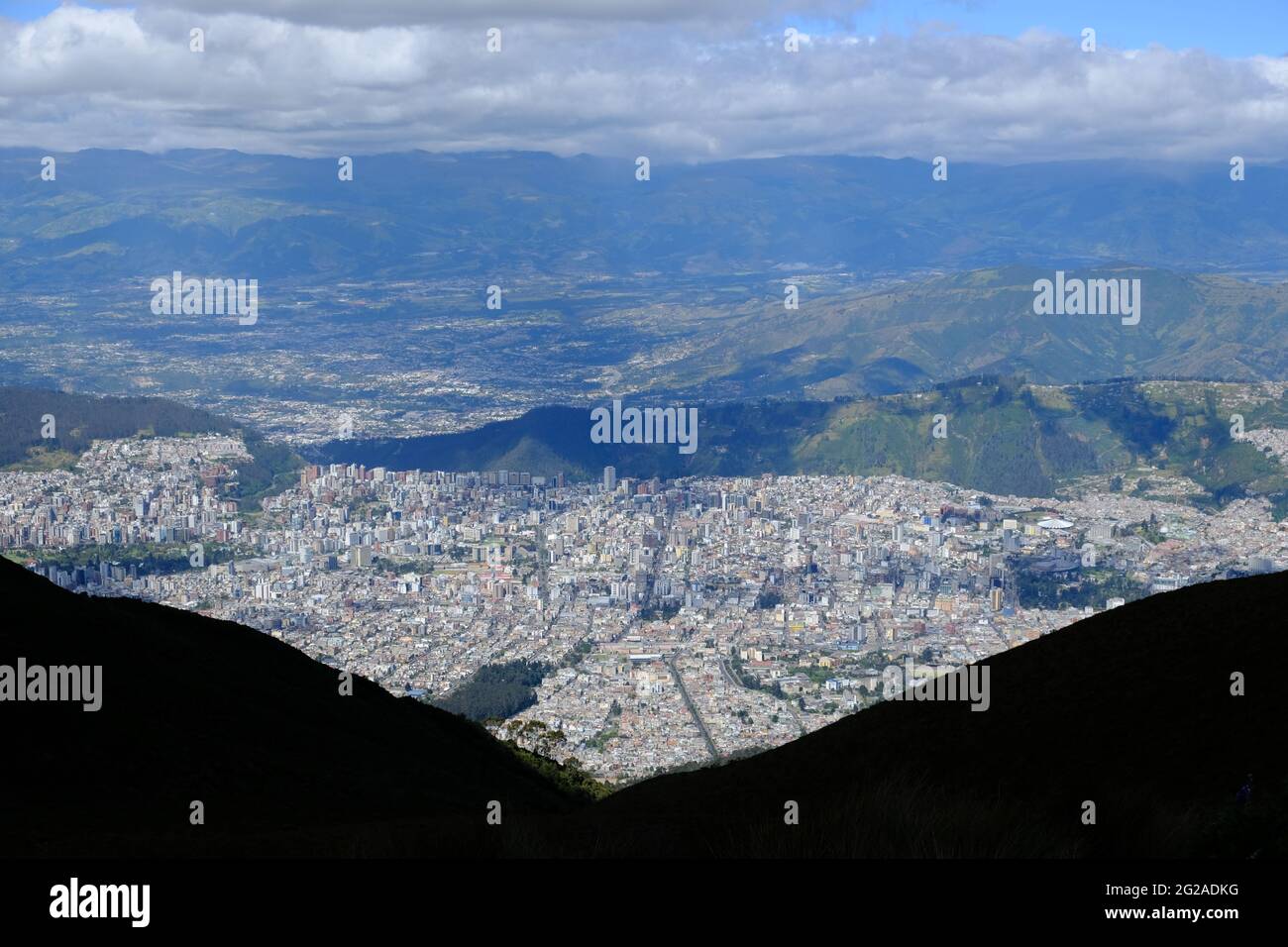 Ecuador Quito - Stazione superiore di TeleferiQo con vista a Quito Foto Stock