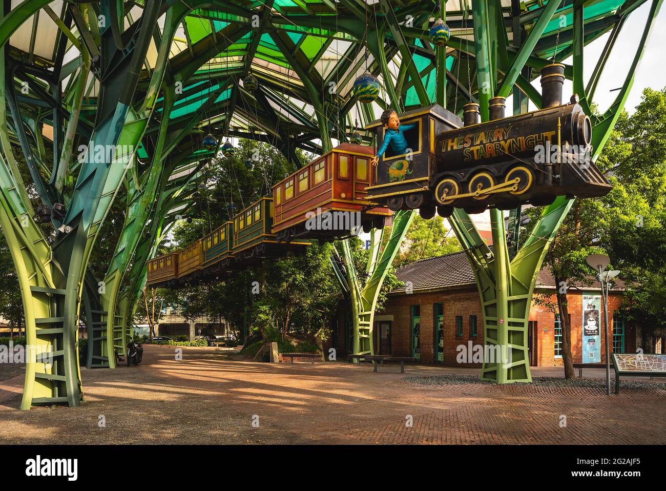 1 luglio 2020: Piazza Jimi accanto alla stazione ferroviaria di Yilan, Taiwan. Questa piazza era il vecchio dormitorio del personale ferroviario. Jimi è un famoso pictu Foto Stock