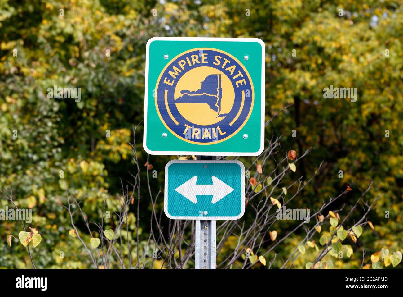 Segnaletica per l'Empire state Trail, un percorso escursionistico e ciclabile polifunzionale di 750 km da Manhattan, ad Albany, a Buffalo nello stato di New York. Foto Stock