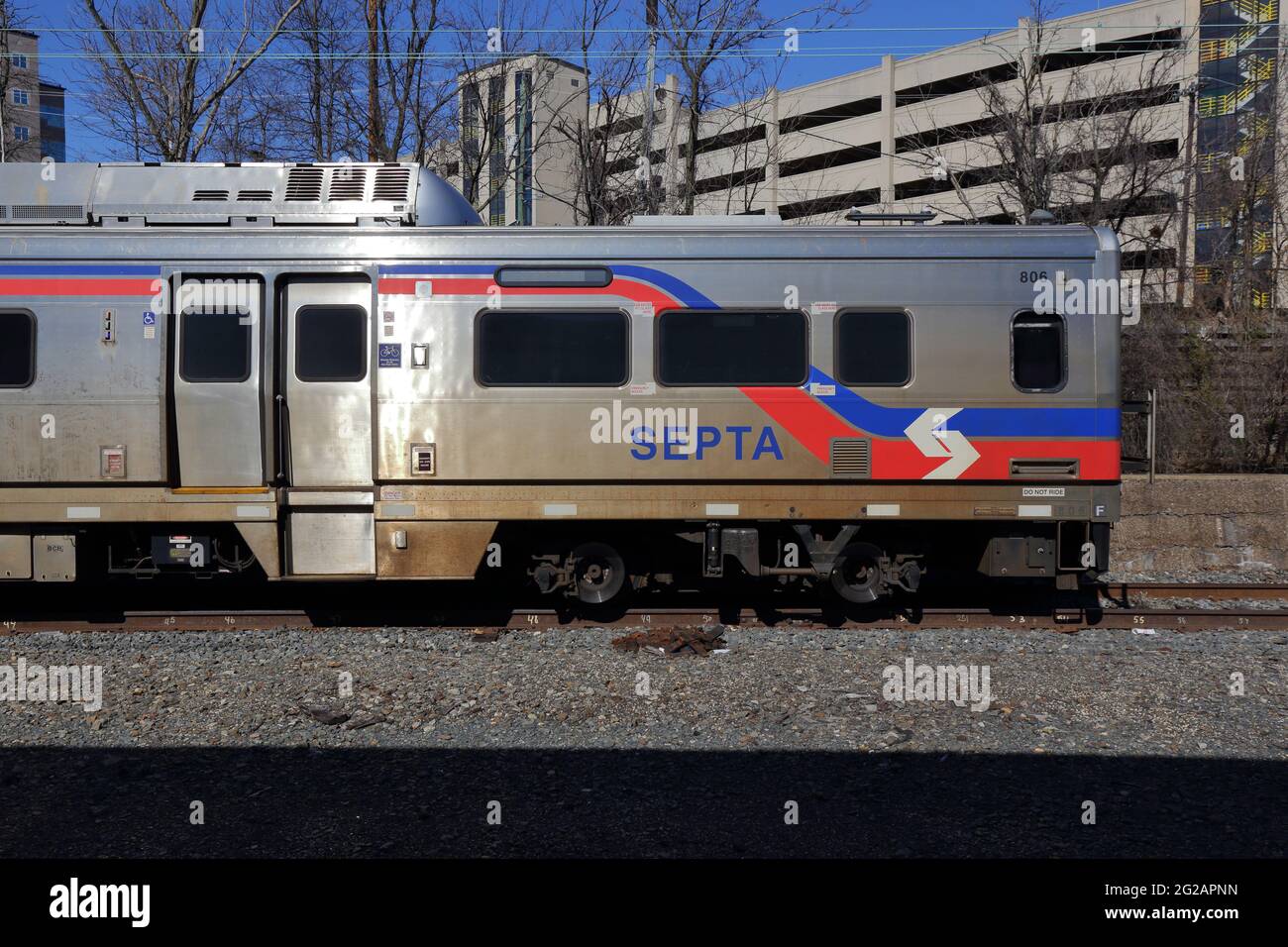 Una SETTA ferrovia regionale Silverliner V auto elettrica pendolari a Trenton, Transit Centre, NJ Foto Stock