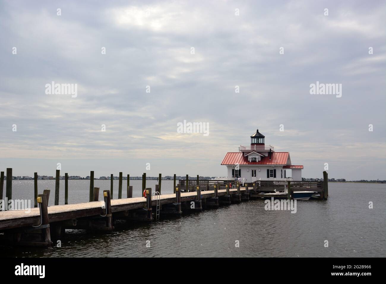 Il faro di Roanoke Marshes a Shallowbag Bay, nella città di Manteo, sulle sponde esterne della Carolina del Nord. Foto Stock
