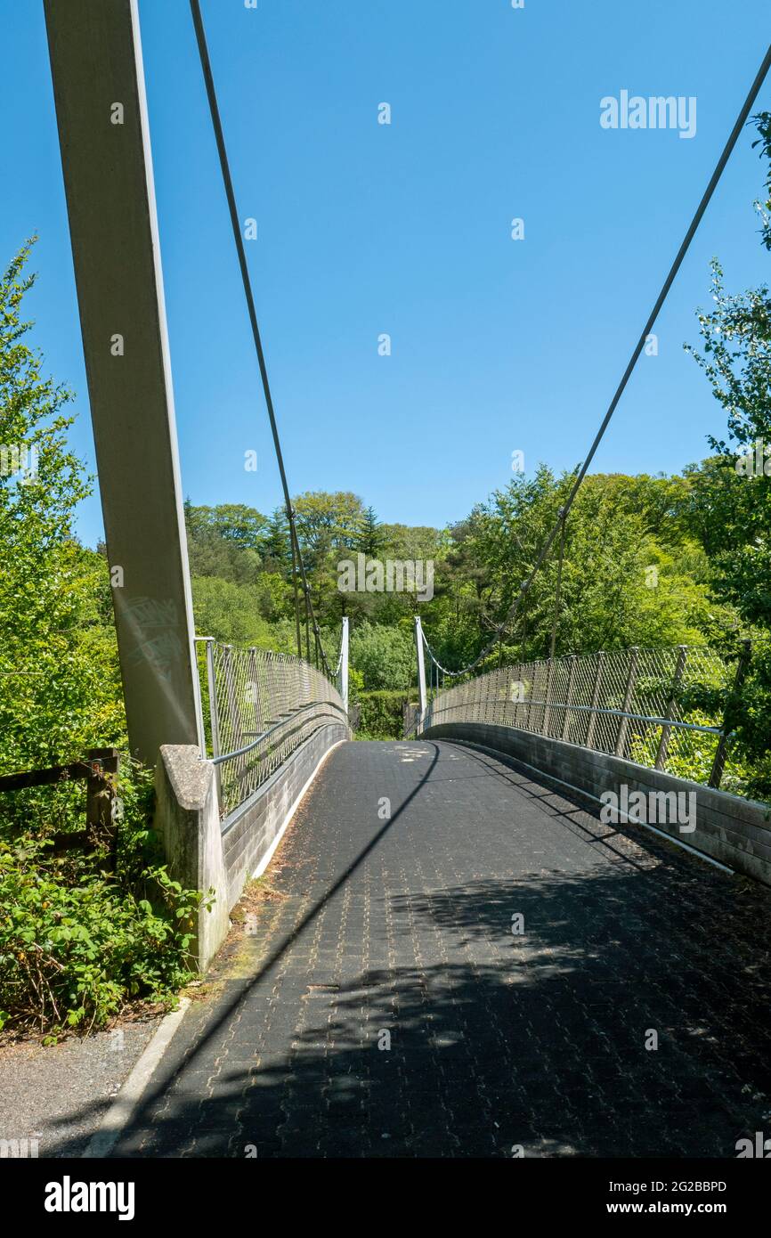 Ponte sospeso di Halgavor: Una strada pedonale e ciclabile sulla strada principale A30, vicino a Bodmin, Cornovaglia Foto Stock