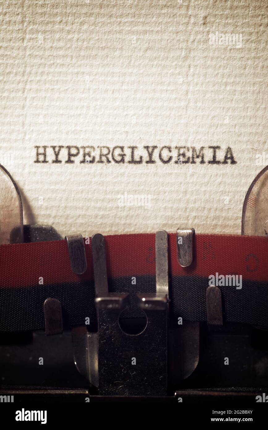 La parola iperglicemia scritta con una macchina da scrivere. Foto Stock