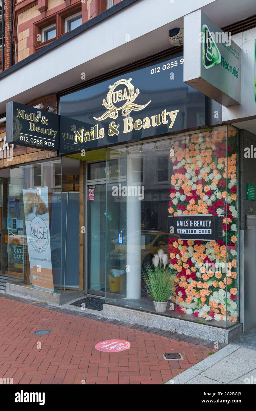 Il salone Nails & Beauty aprirà a giugno presso Old Christchurch Rd, Bournemouth, Dorset UK Foto Stock