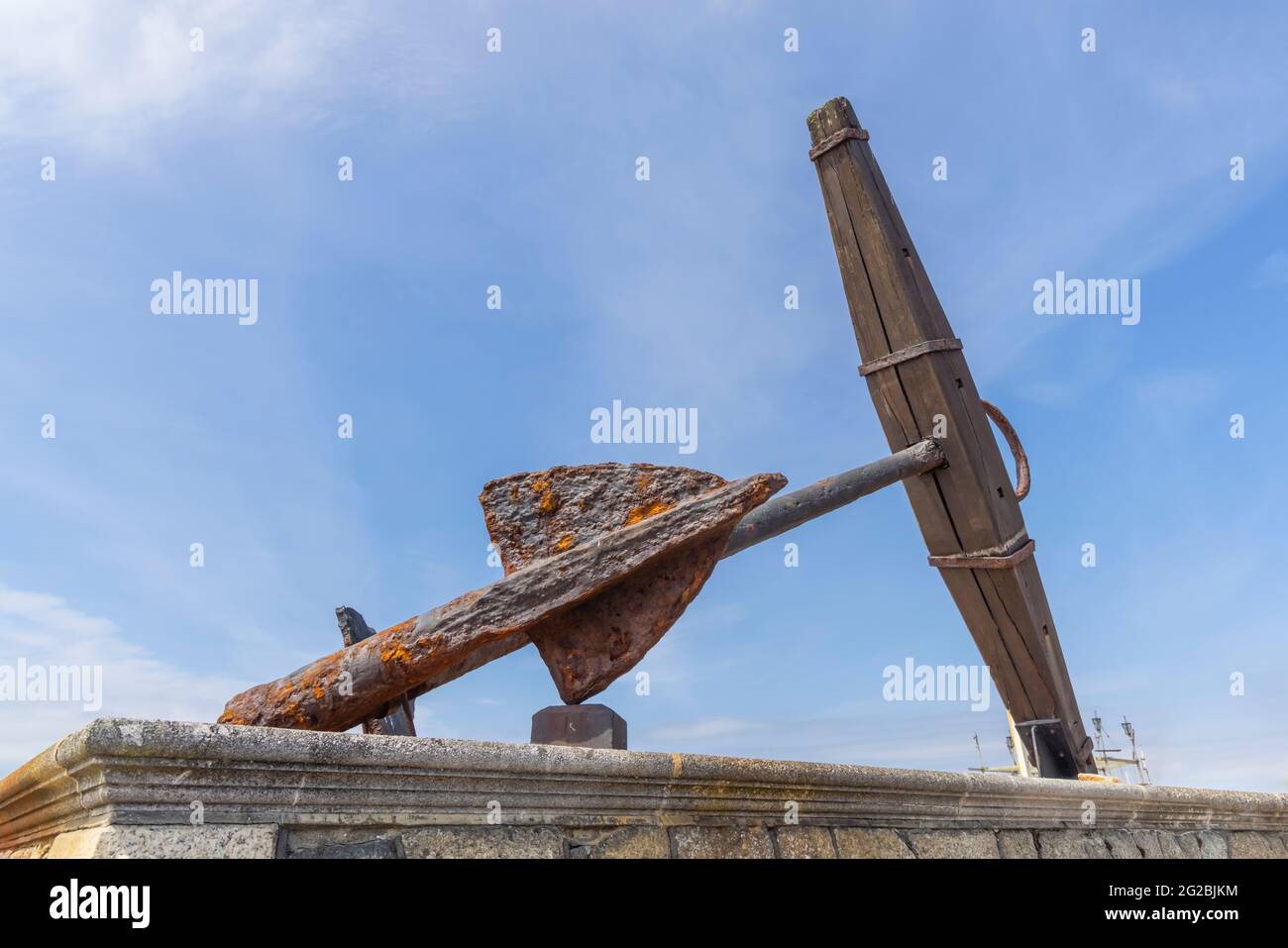 Ancora sulla cima di un memoriale alla Battaglia di Trafalgar sulla Clarence Esplanade, passeggiata sul lungomare di Southsea, Portsmouth, costa meridionale dell'Inghilterra Foto Stock