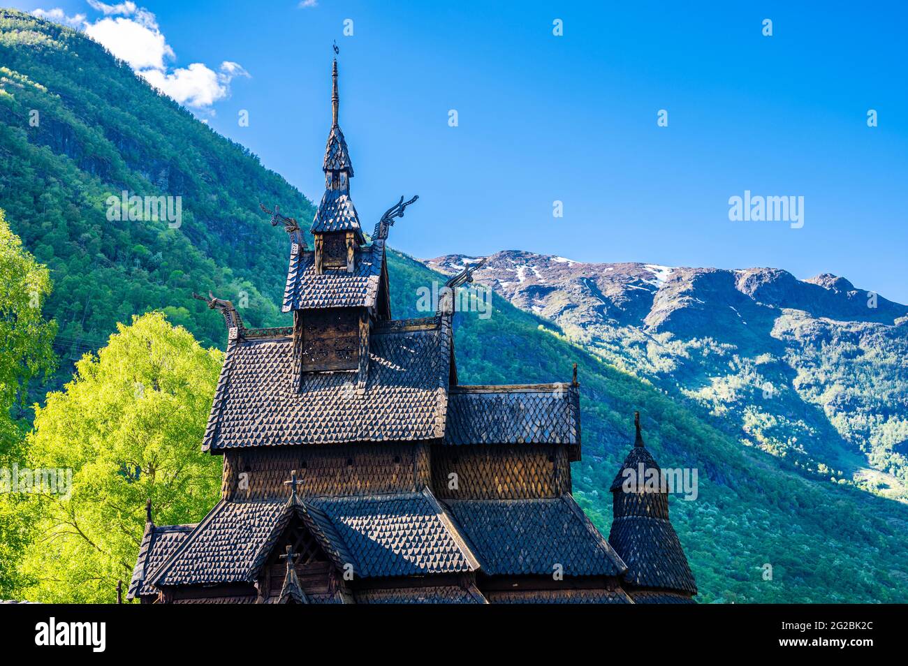 Una delle chiese a stavi più famose della Norvegia, la chiesa di Borgund Stave a Laerdal. Foto Stock