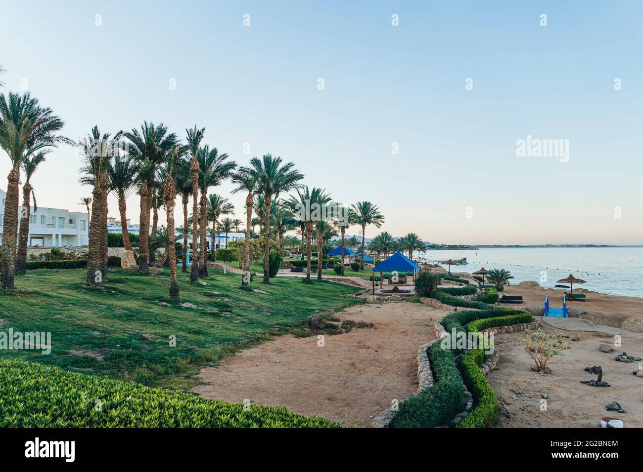 tramonto e oceano turchese a sharm el sheikh, egitto Foto Stock