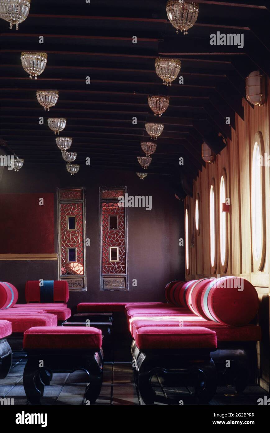 FRANCIA. GIRONDE (33) CITTÀ DI BORDEAUX. DOCK BAGNATO. IL RISTORANTE DAME DE SHANGHAI E IL NIGHT CLUB Foto Stock